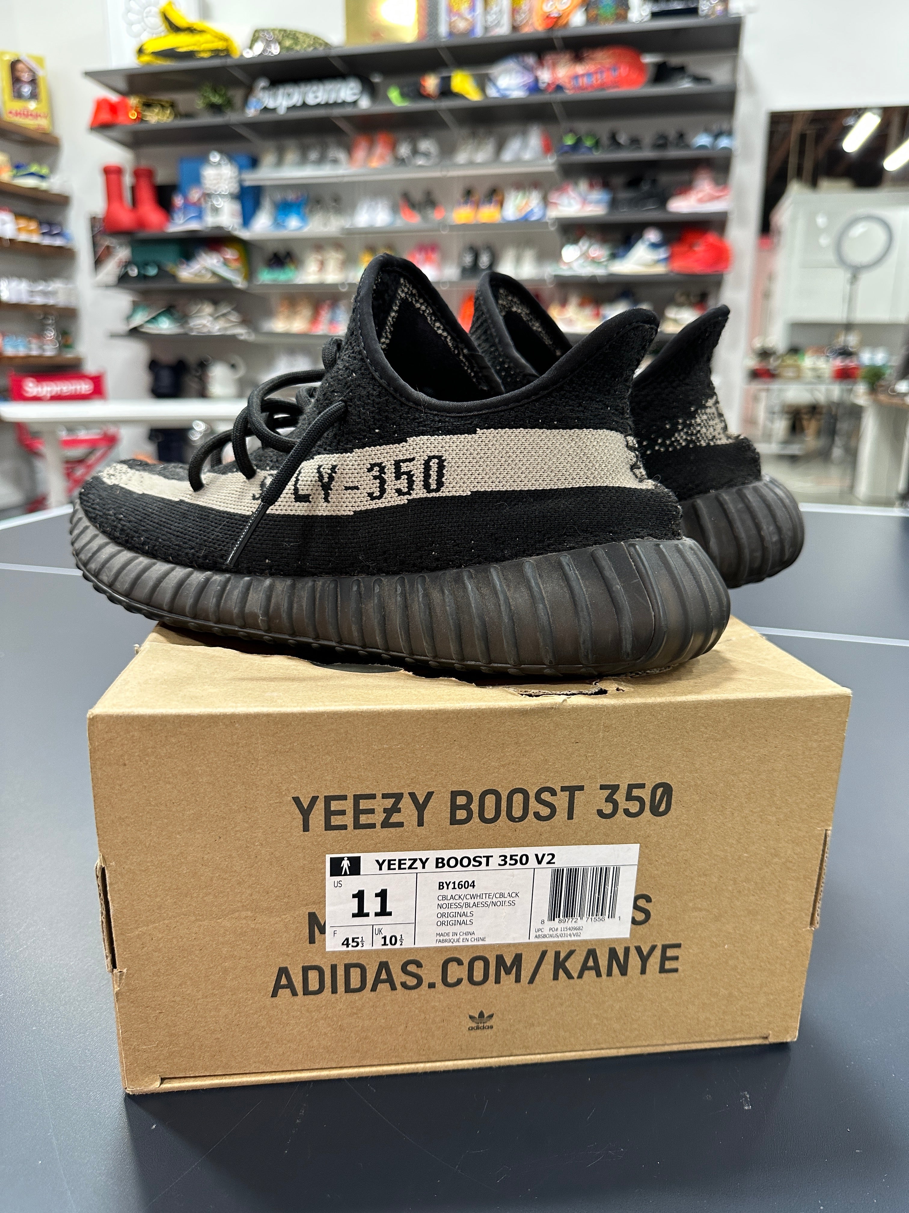 Yeezy 350 V2 Oreo Sz 11