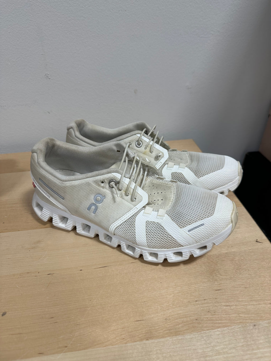On Running Cloud 5 Undyed White Sustainable Mesh 59.98373 Women’s Size 8