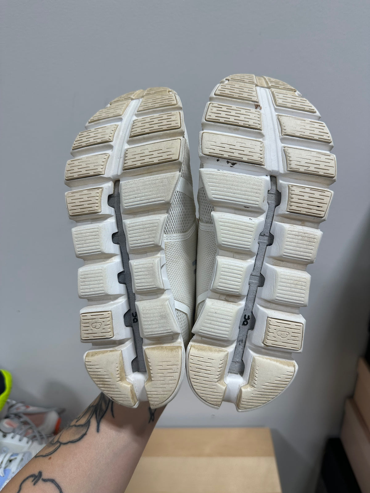 On Running Cloud 5 Undyed White Sustainable Mesh 59.98373 Women’s Size 8