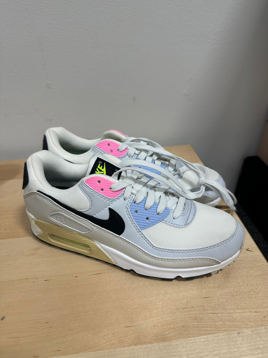 Nike Air Max 90 Multi-Color Pastel Light Bone Volt DQ0374-100 Women’s Size 9