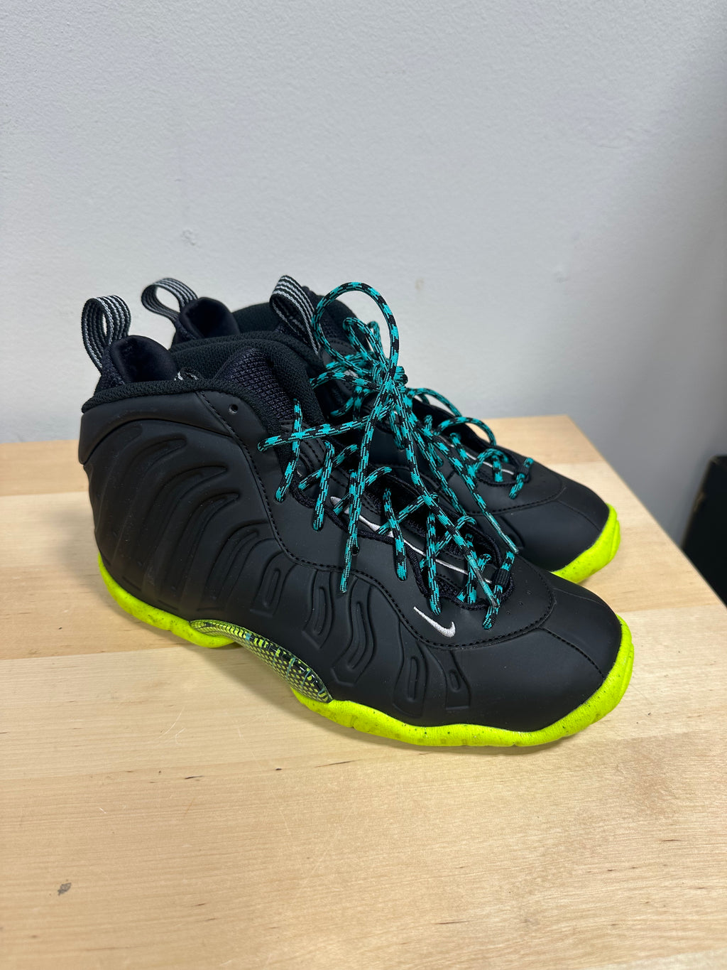 Nike Little Posite One Emerging Powers Black Volt Green DZ2852-001 Size 5.5Y