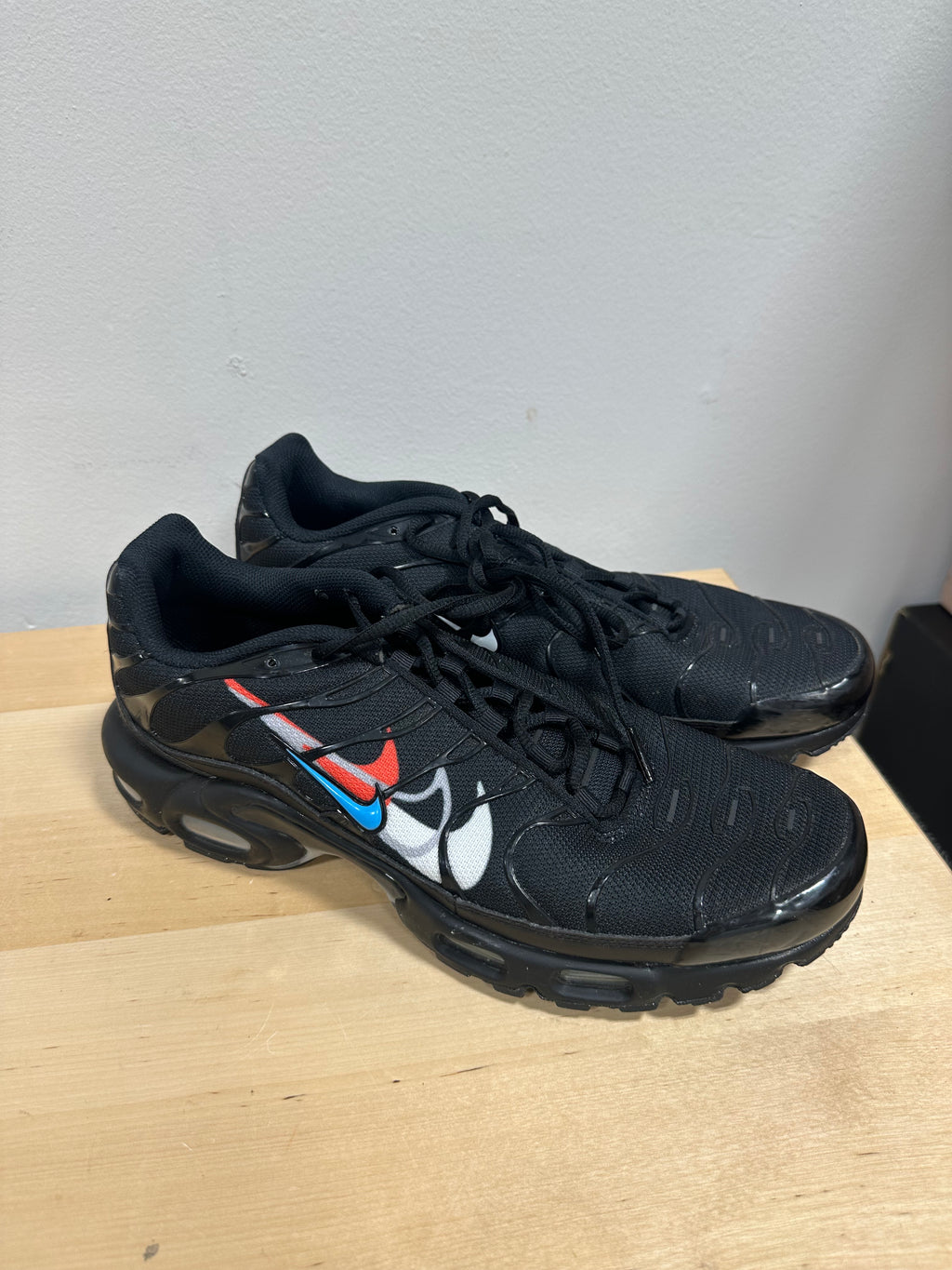 Nike Air Max Plus Multi Swoosh Black Bright Crimson FJ4224-001 Men’s Size 11