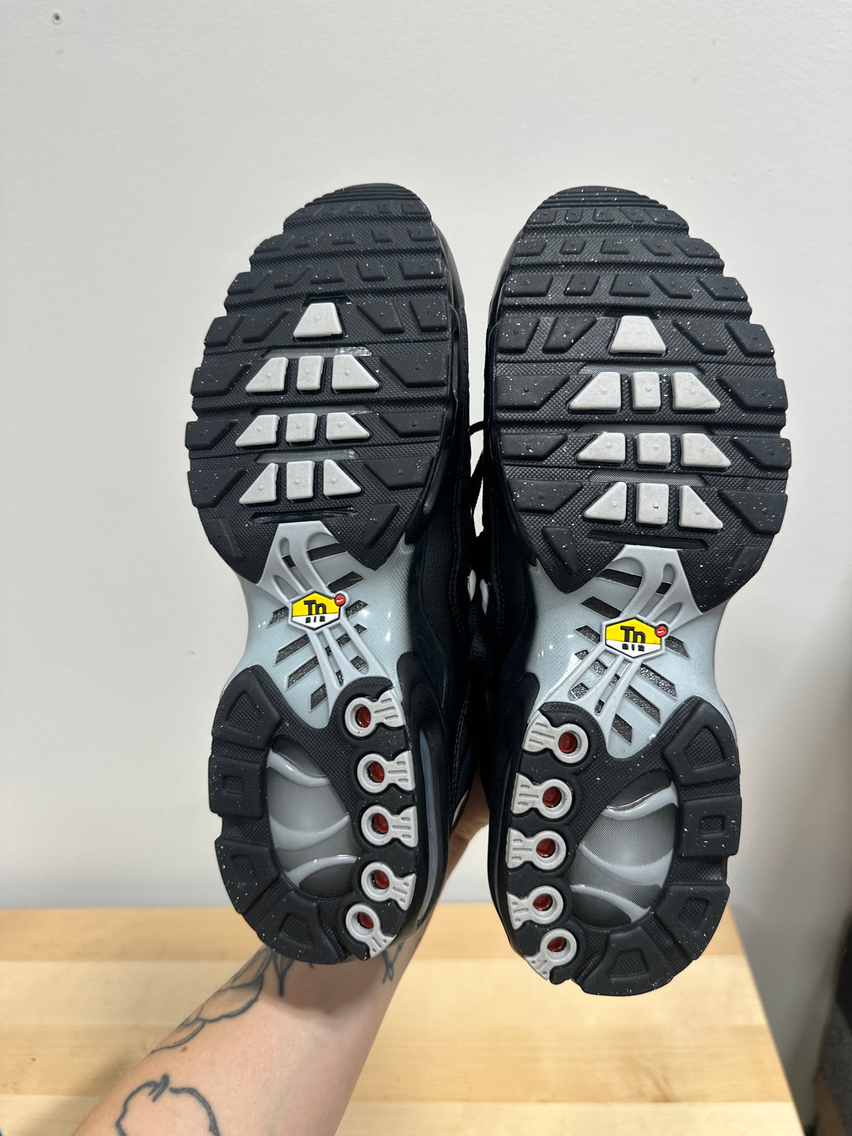 Nike Air Max Plus Multi Swoosh Black Bright Crimson FJ4224-001 Men’s Size 11