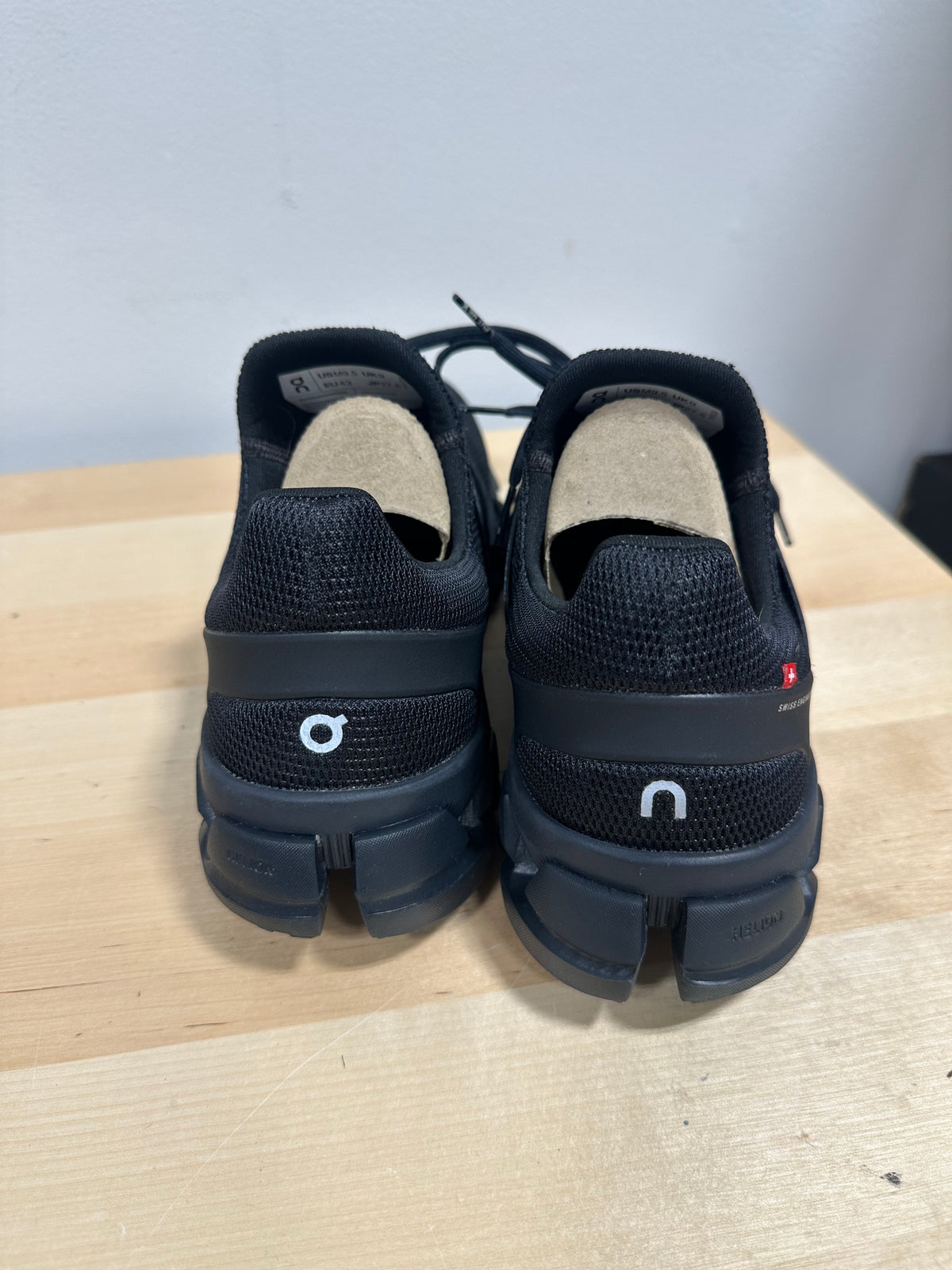 On Running Cloudswift 3 All Black Triple Black City Runner Men’s Size 9.5