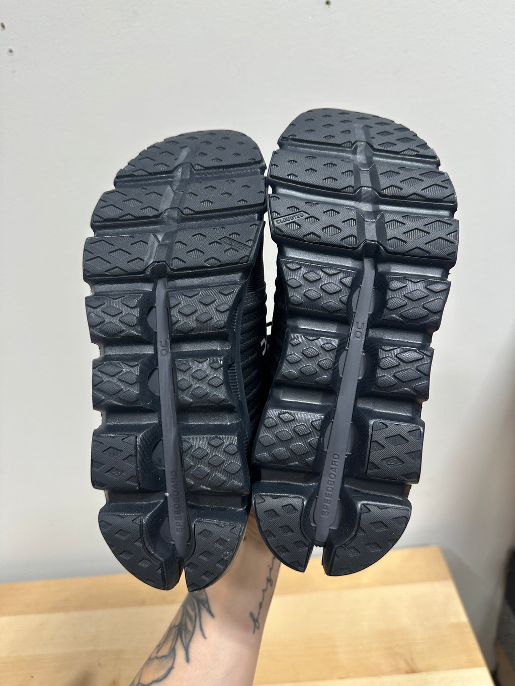 On Running Cloudswift 3 All Black Triple Black City Runner Men’s Size 9.5