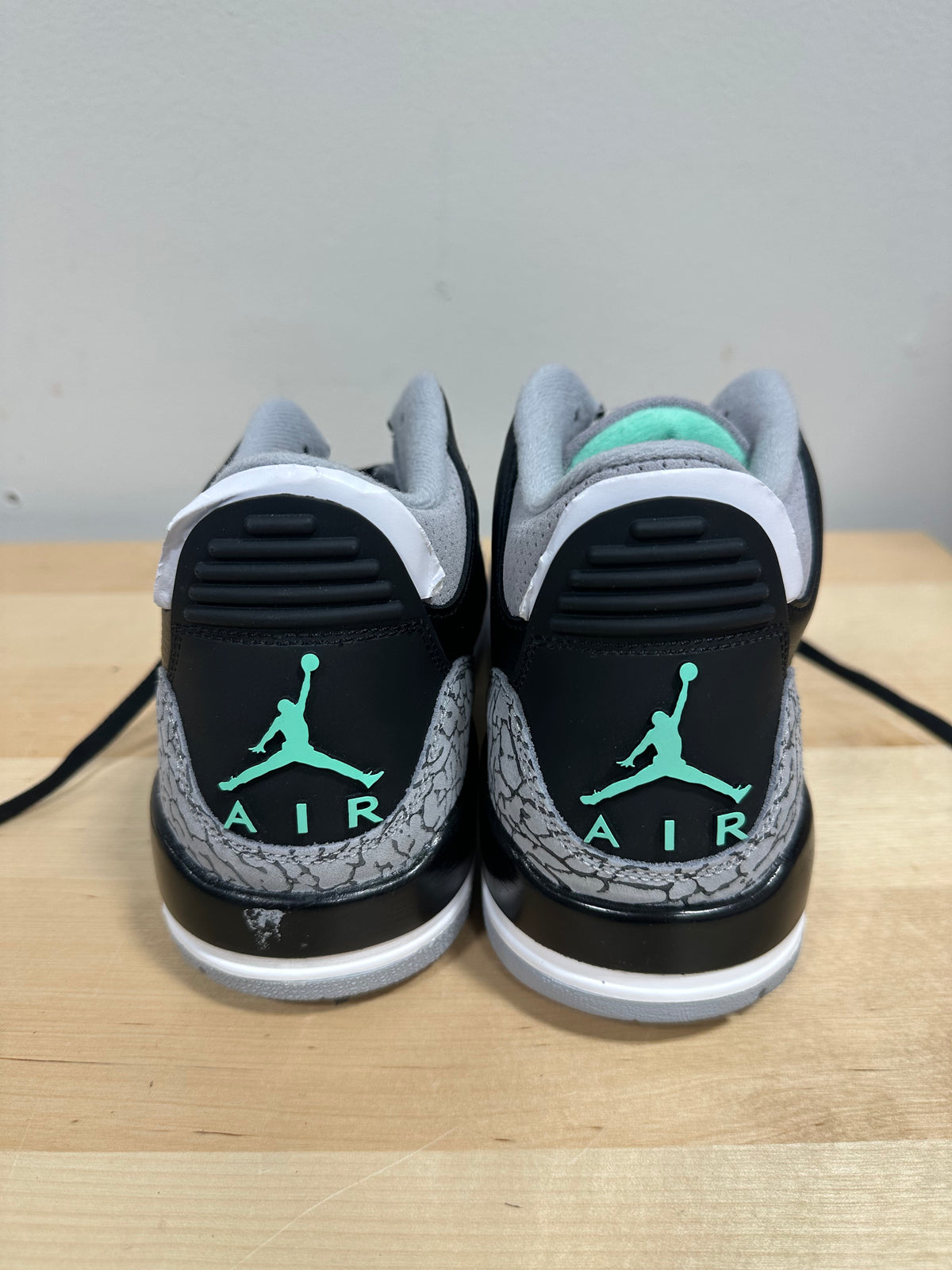 Nike Air Jordan 3 Retro Green Glow Black Cement Grey CT8532-031 Men’s Size 9.5