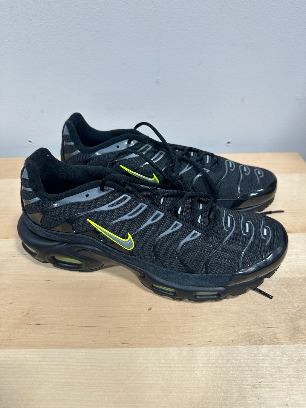 Nike Air Max Plus TN Black Grey Volt Reflect Silver FQ2381-001 Men’s Size 13