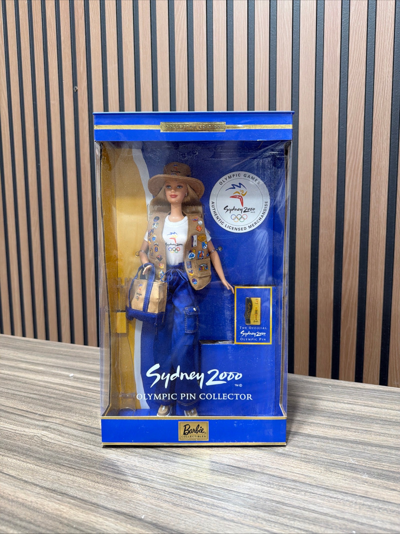 Sydney 2000 Olympic Pin Collector Barbie Doll 1999 Mattel 25644