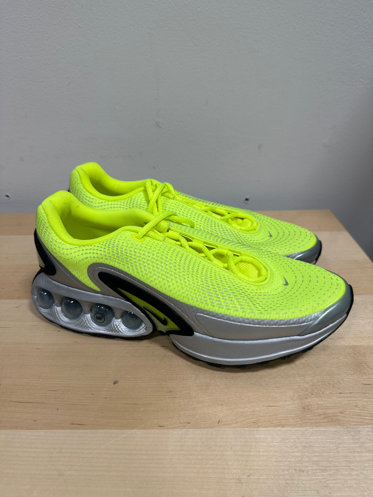 Nike Air Max Dn Volt Black Glow Metallic Silver DV3337-700 Men’s Size 10