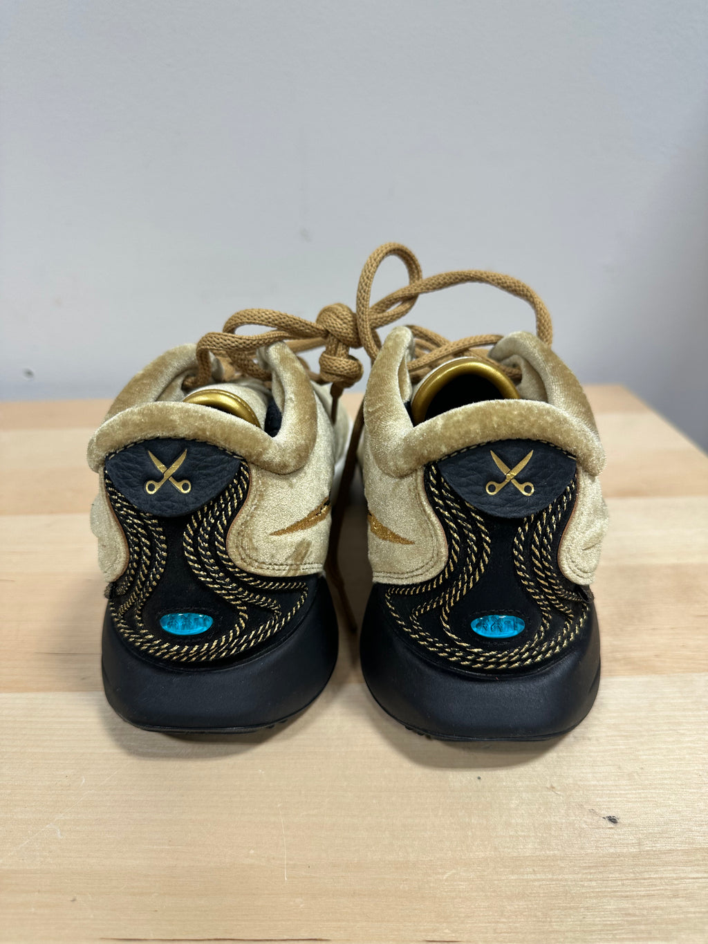 Nike LeBron 21 XXI Premium The Shop Nobility Gold Velvet FZ7883-700 Men's Size 10.5