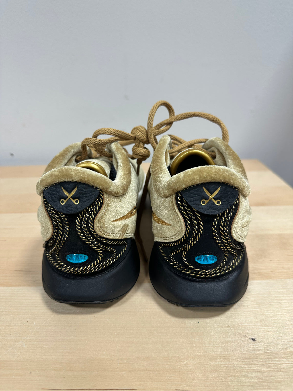 Nike LeBron 21 XXI Premium The Shop Nobility Gold Velvet FZ7883-700 Men's Size 10.5