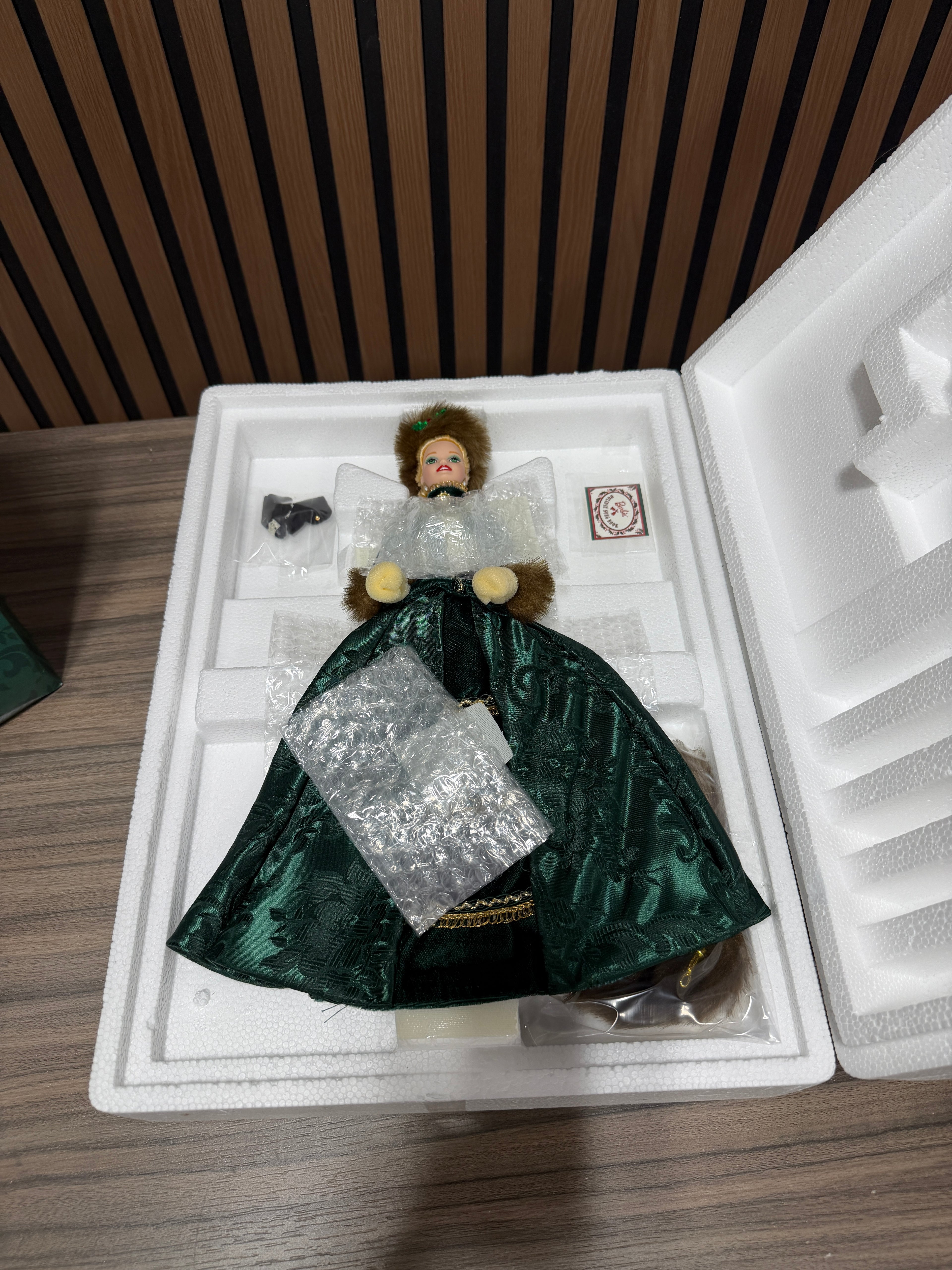 Barbie Holiday Caroler Doll Holiday Porcelain Collection 1996 Mattel 15760