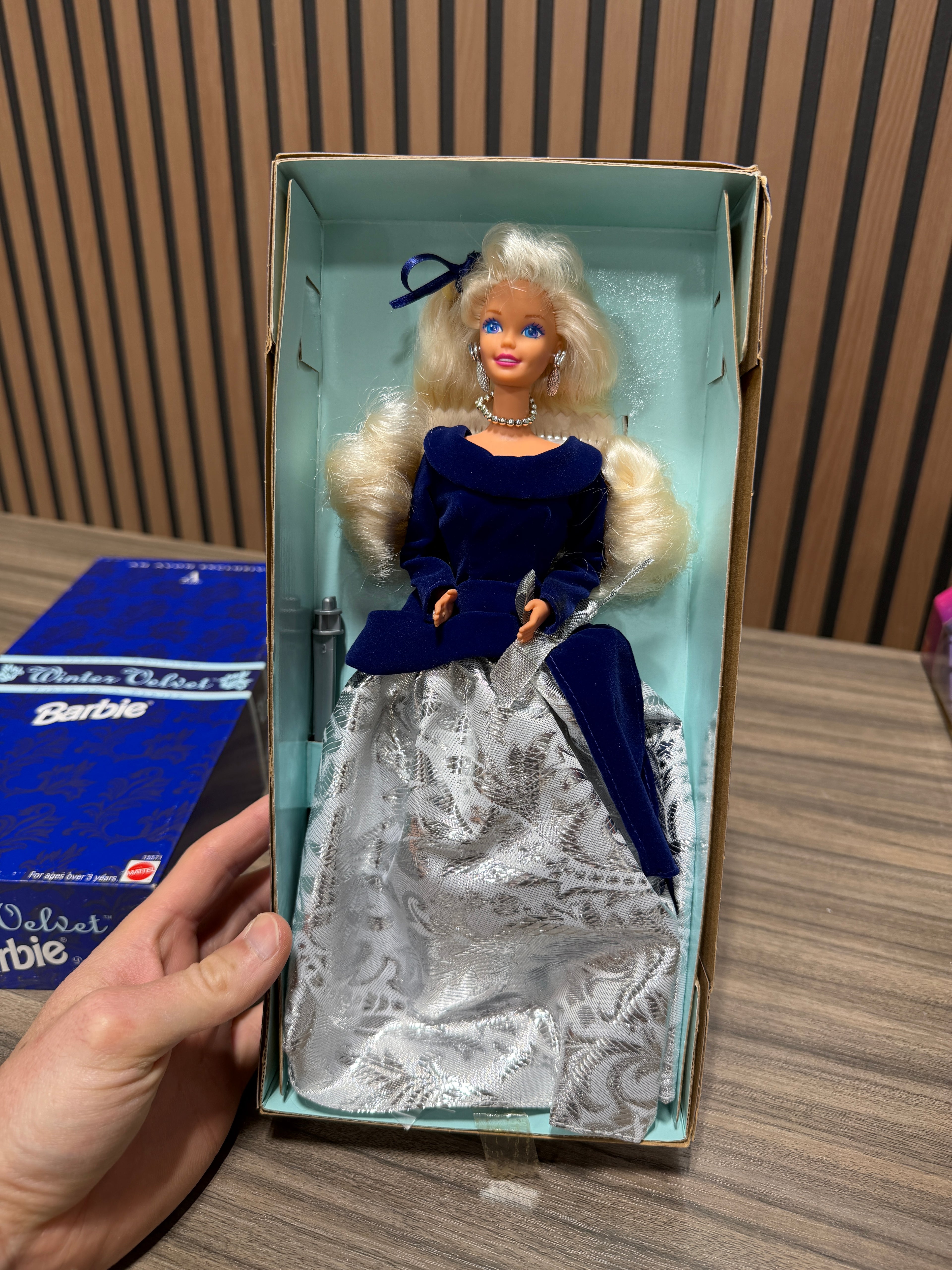 Winter Velvet Barbie Doll Avon Exclusive Blonde 1995 Mattel 15571