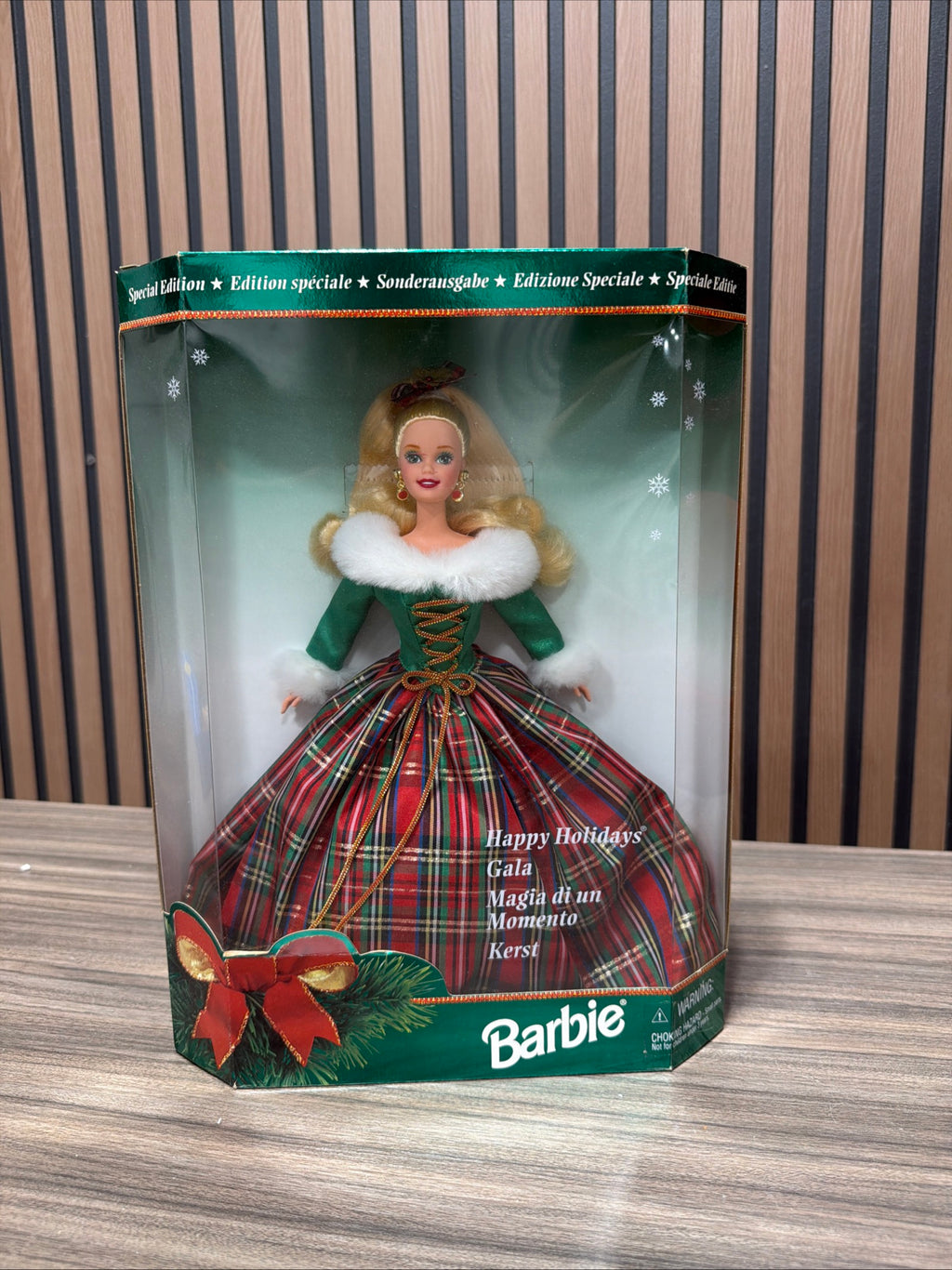 Barbie Happy Holidays Gala Special Edition 15816 Mattel 1995