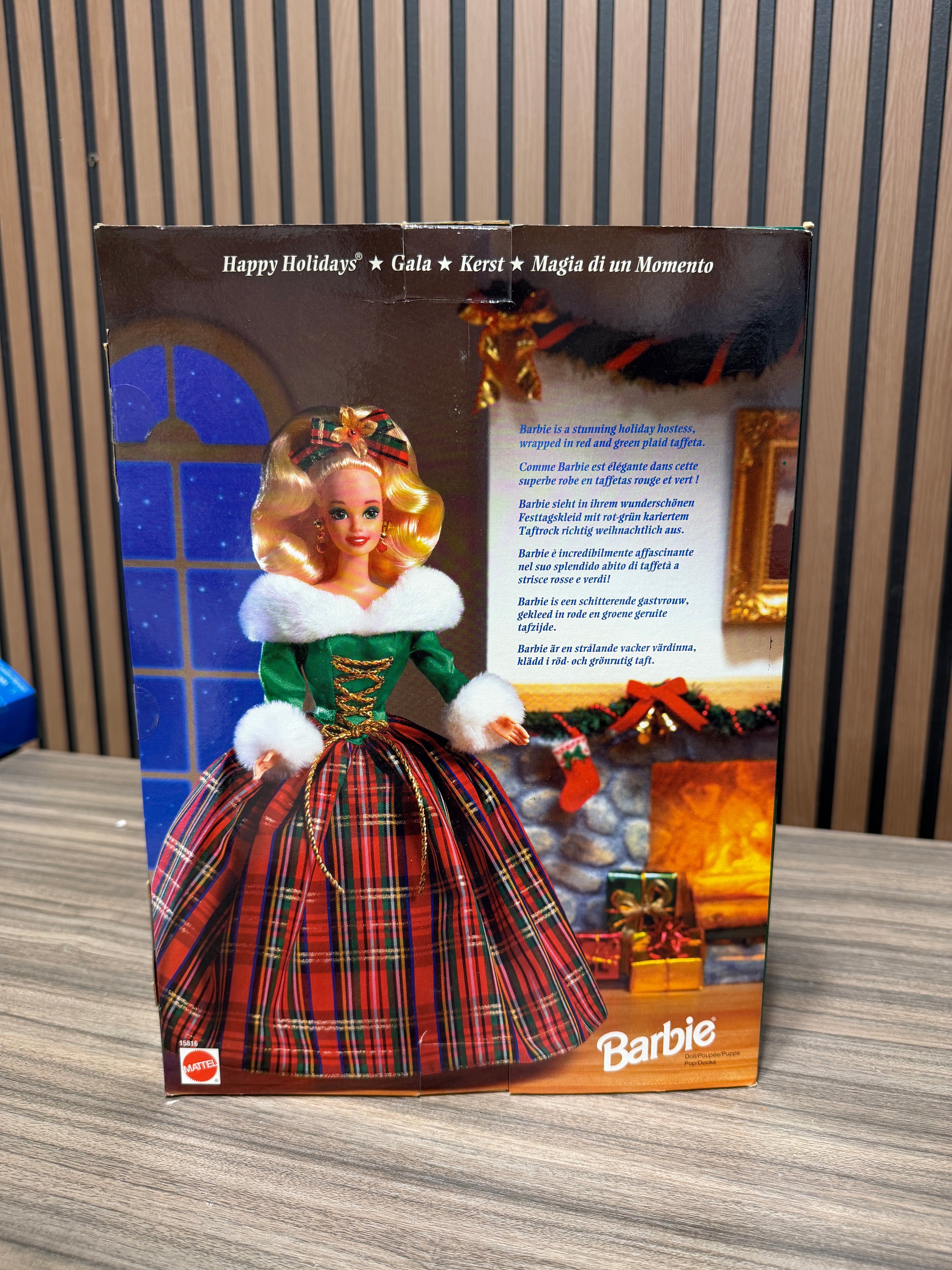 Barbie Happy Holidays Gala Special Edition 15816 Mattel 1995