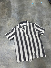 Load image into Gallery viewer, Zara Button Down Sz L
