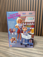 Load image into Gallery viewer, Shoppin' Fun Barbie &amp; Kelly Dolls Playset 1995 Mattel 15756
