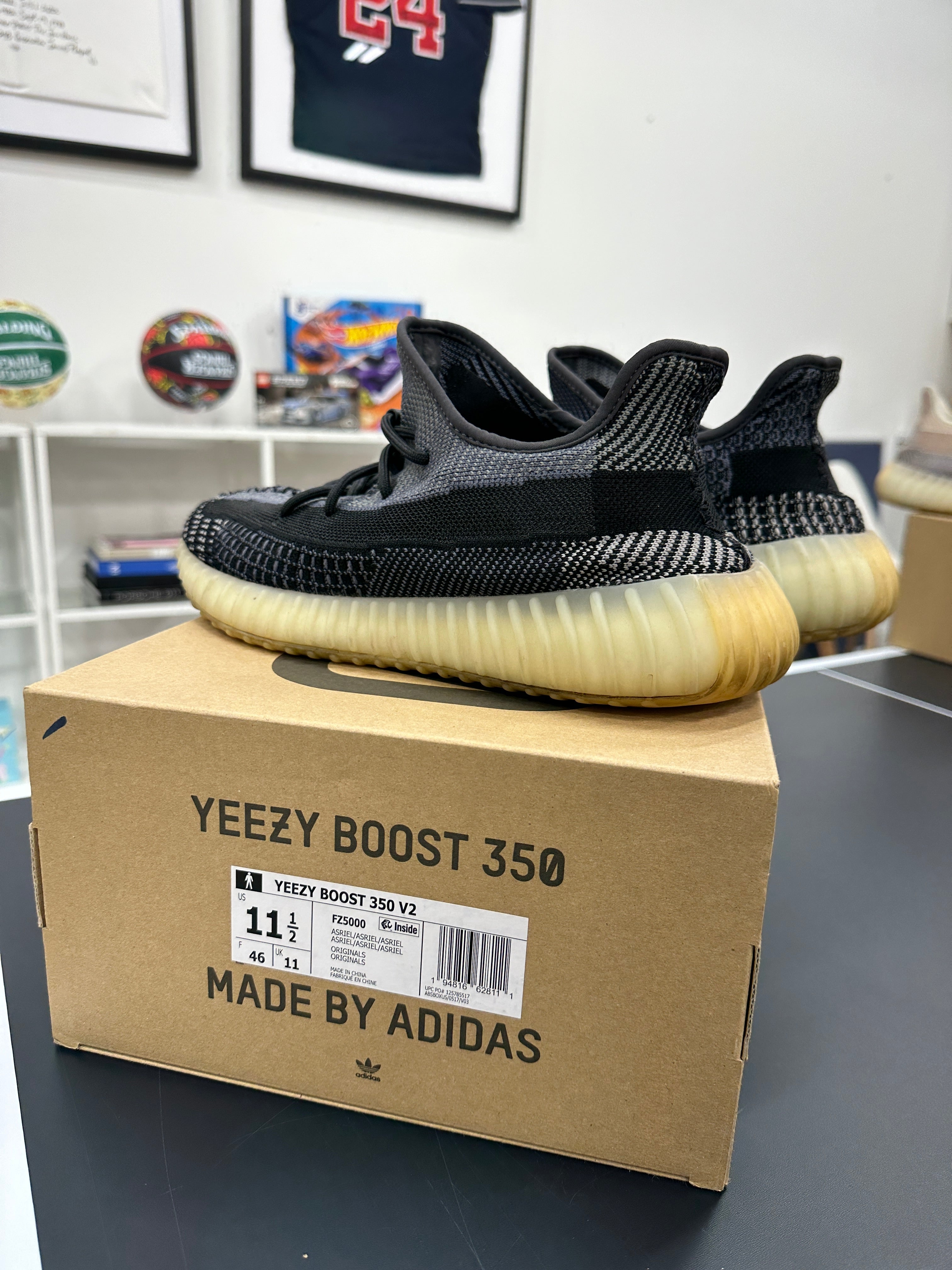 Yeezy 350 V2 Carbon Sz 11.5