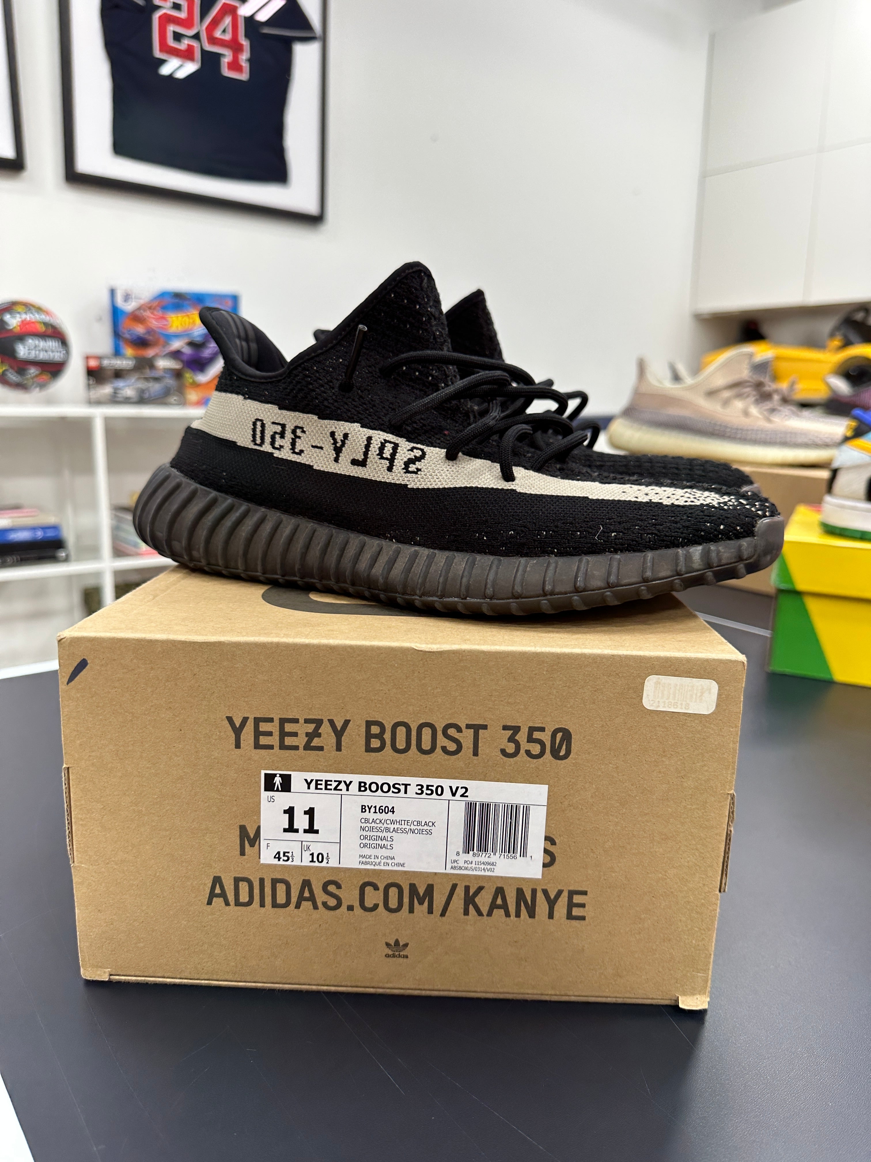 Yeezy 350 V2 Oreo Sz 11