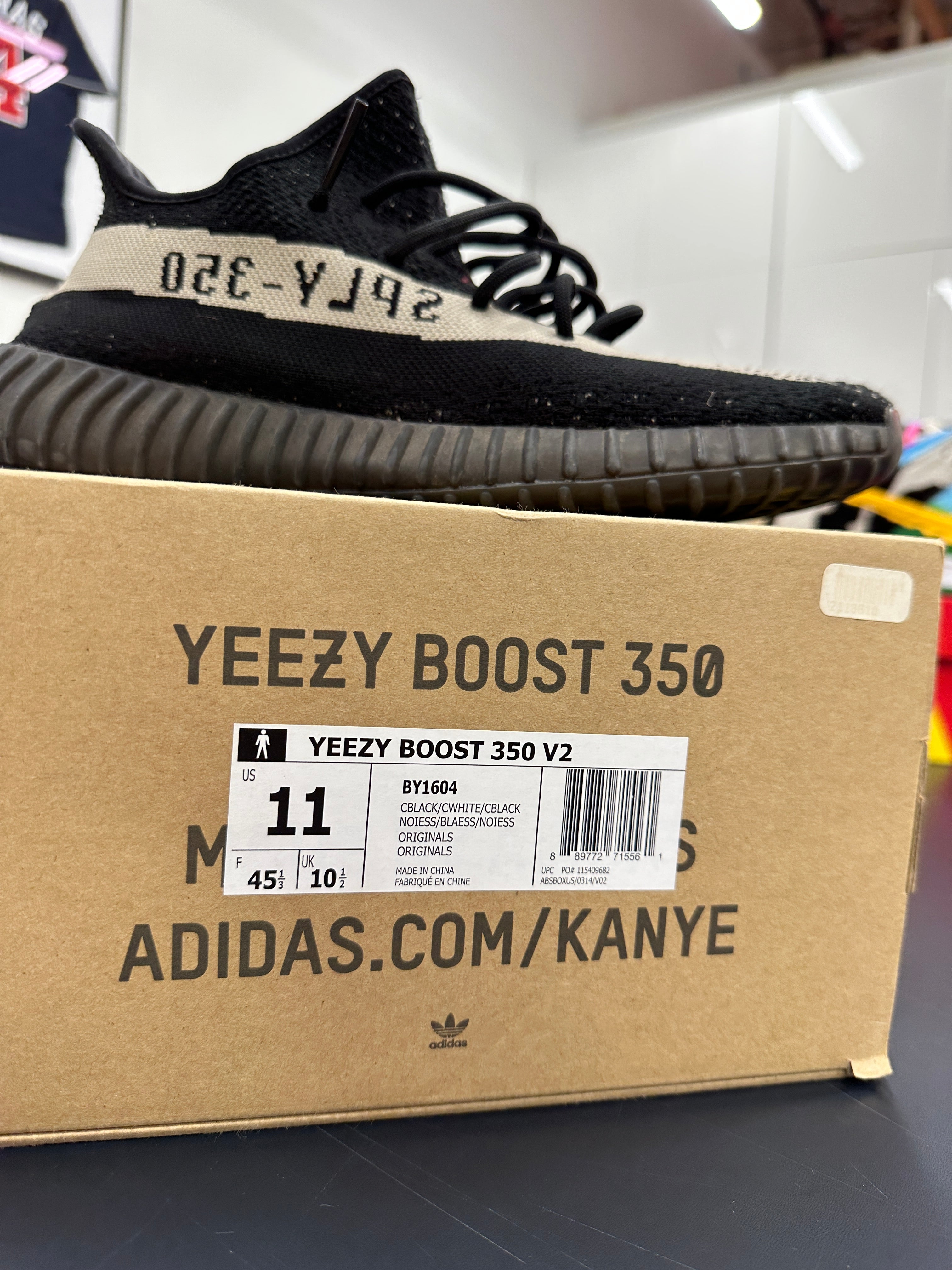 Yeezy 350 V2 Oreo Sz 11