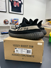 Load image into Gallery viewer, Yeezy 350 V2 Oreo Sz 11
