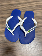 Load image into Gallery viewer, Brazil Flip Flops Sz 9
