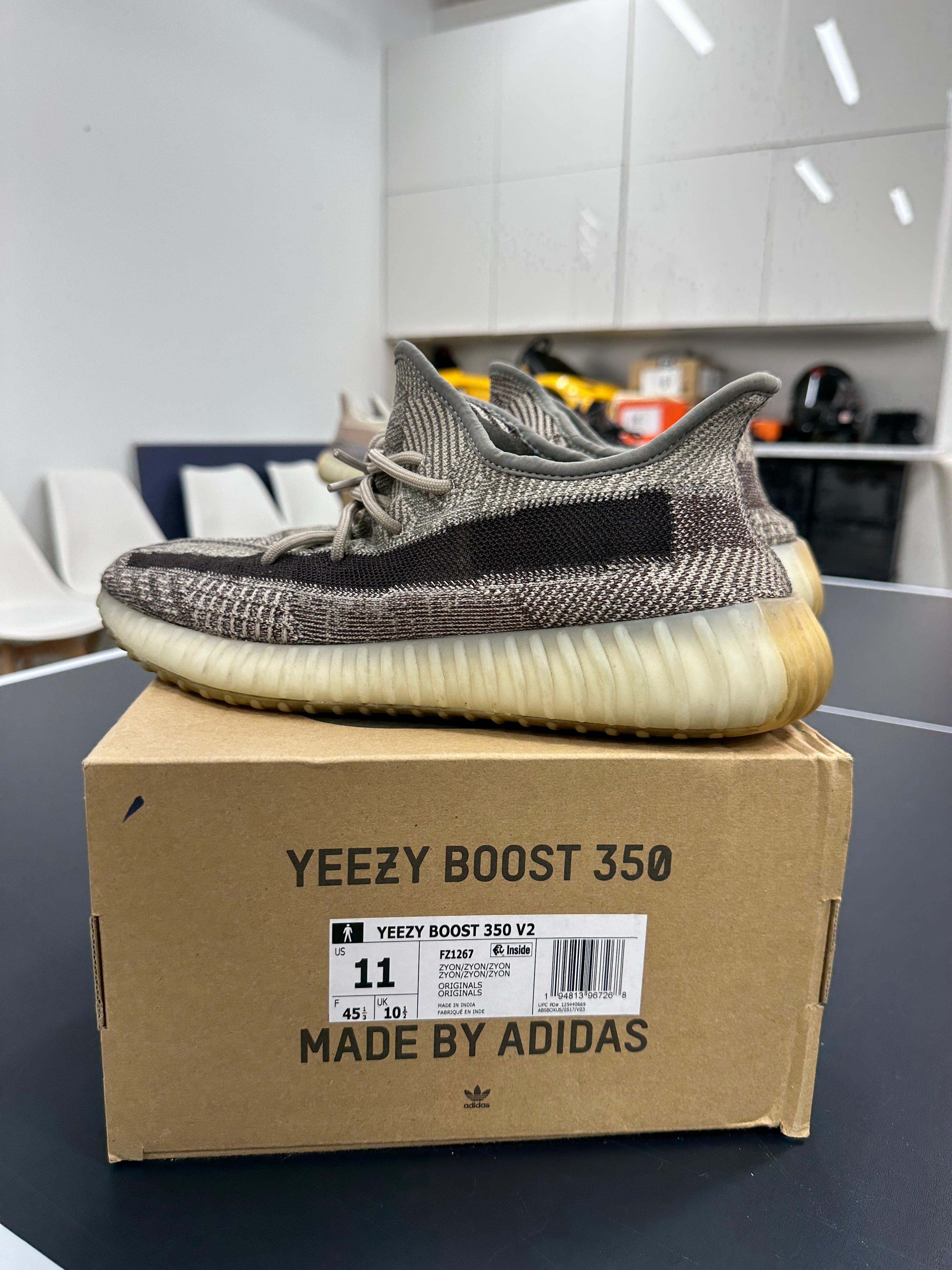 Yeezy 350 V2 Zion Sz 11
