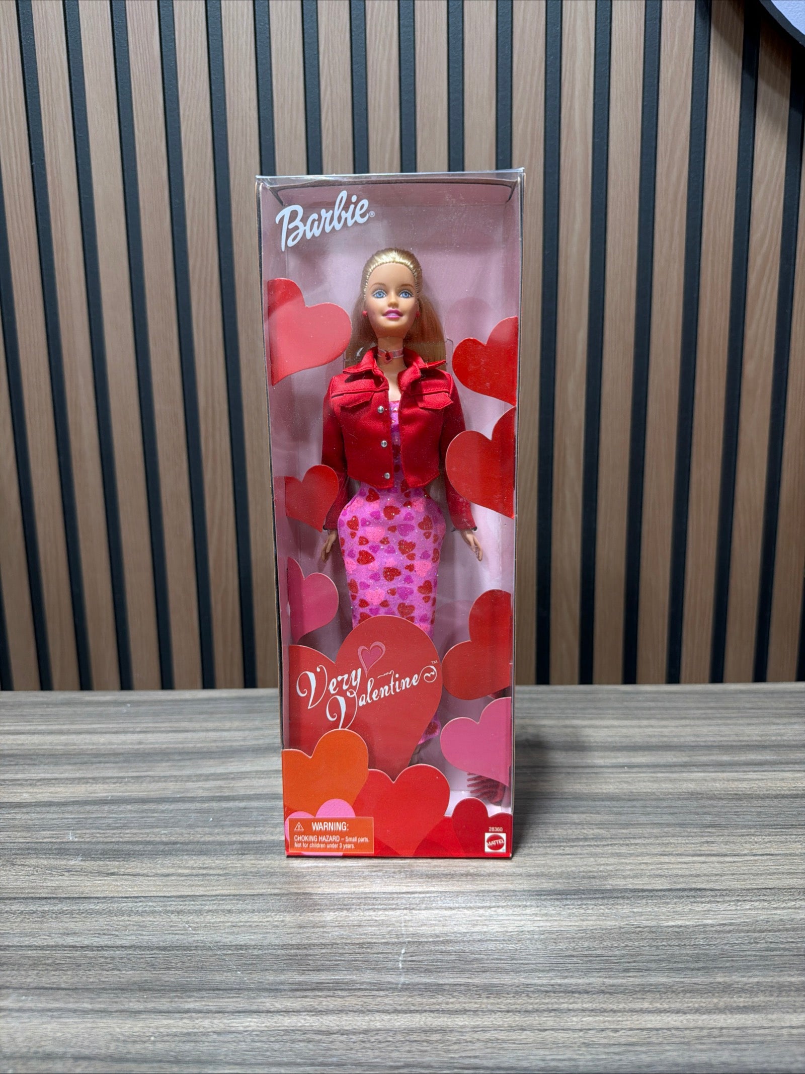 Very Valentine Barbie Doll 2000 Mattel 28360 NEW