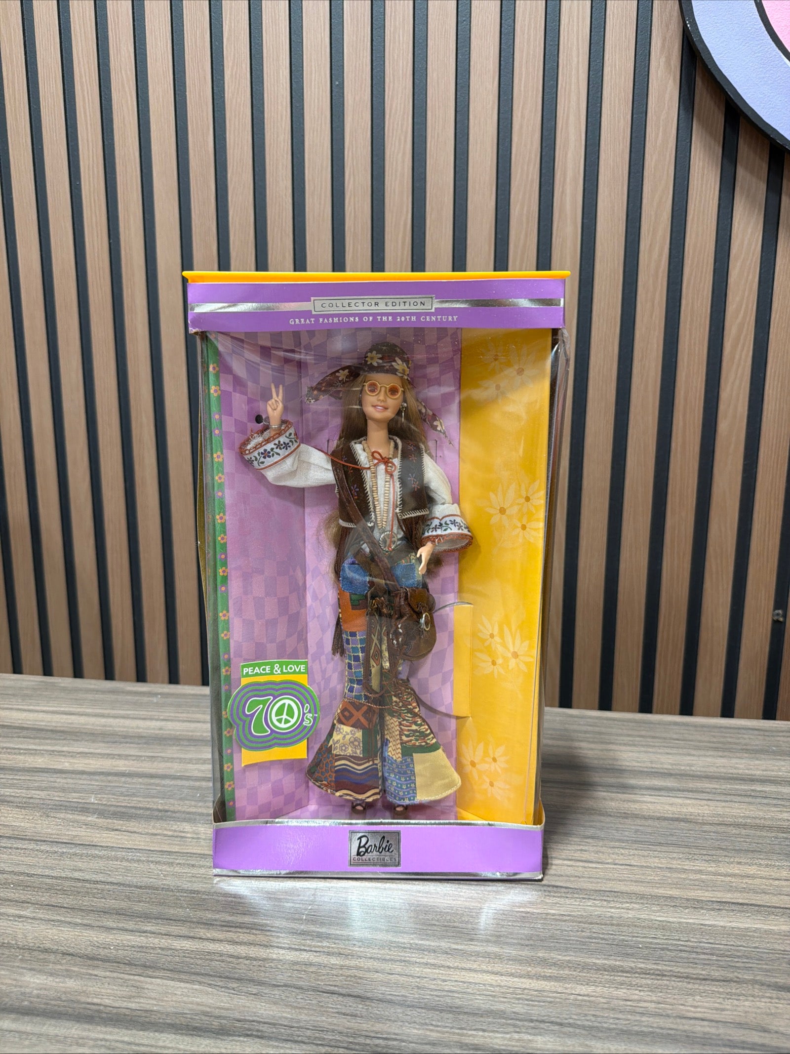 Barbie Peace & Love 70s Great 20th Century Fashion Barbie Doll 2000 Mattel 27677