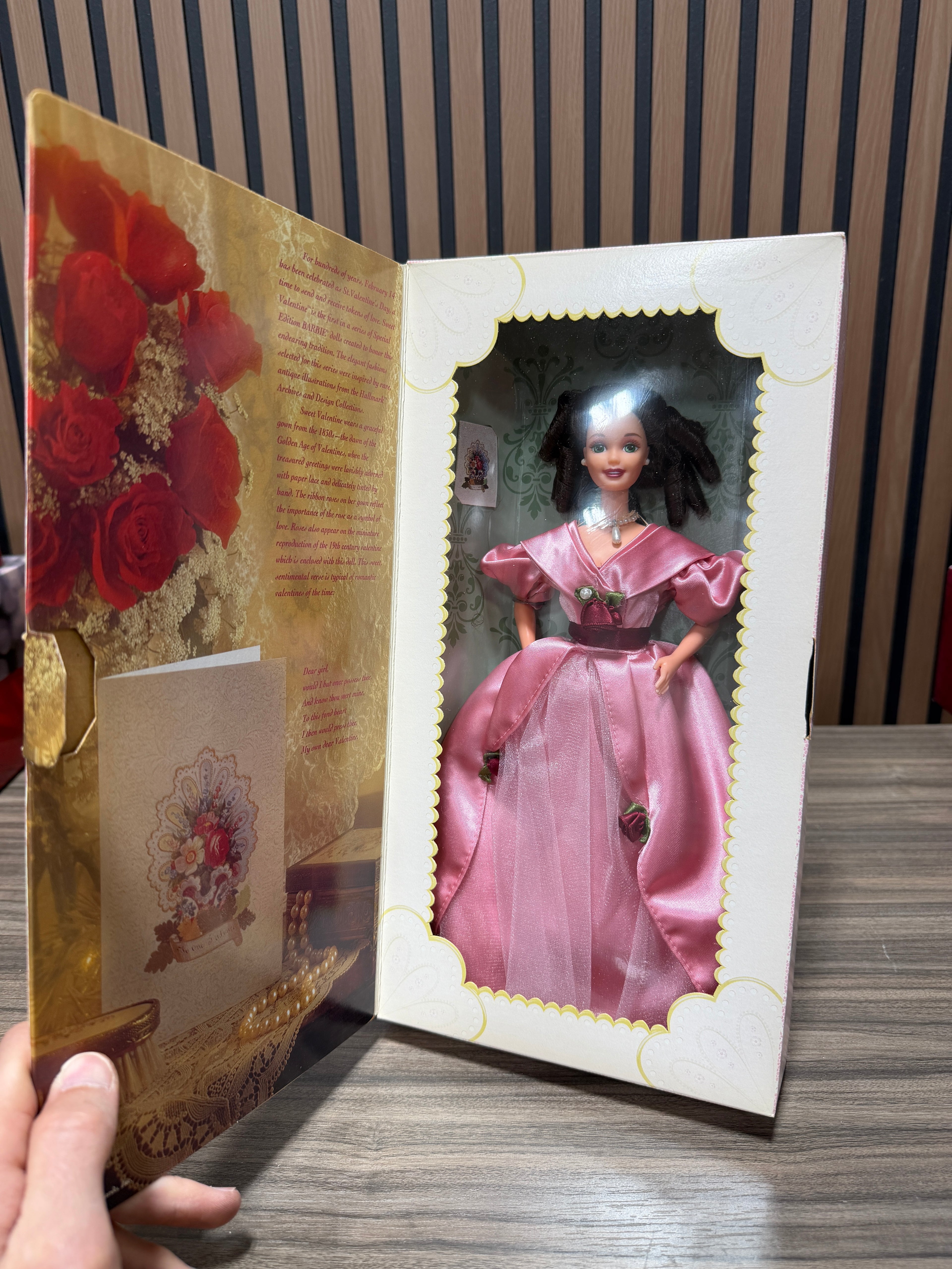 Sweet Valentine Barbie Hallmark Be My Valentine Collector Series Mattel 14880