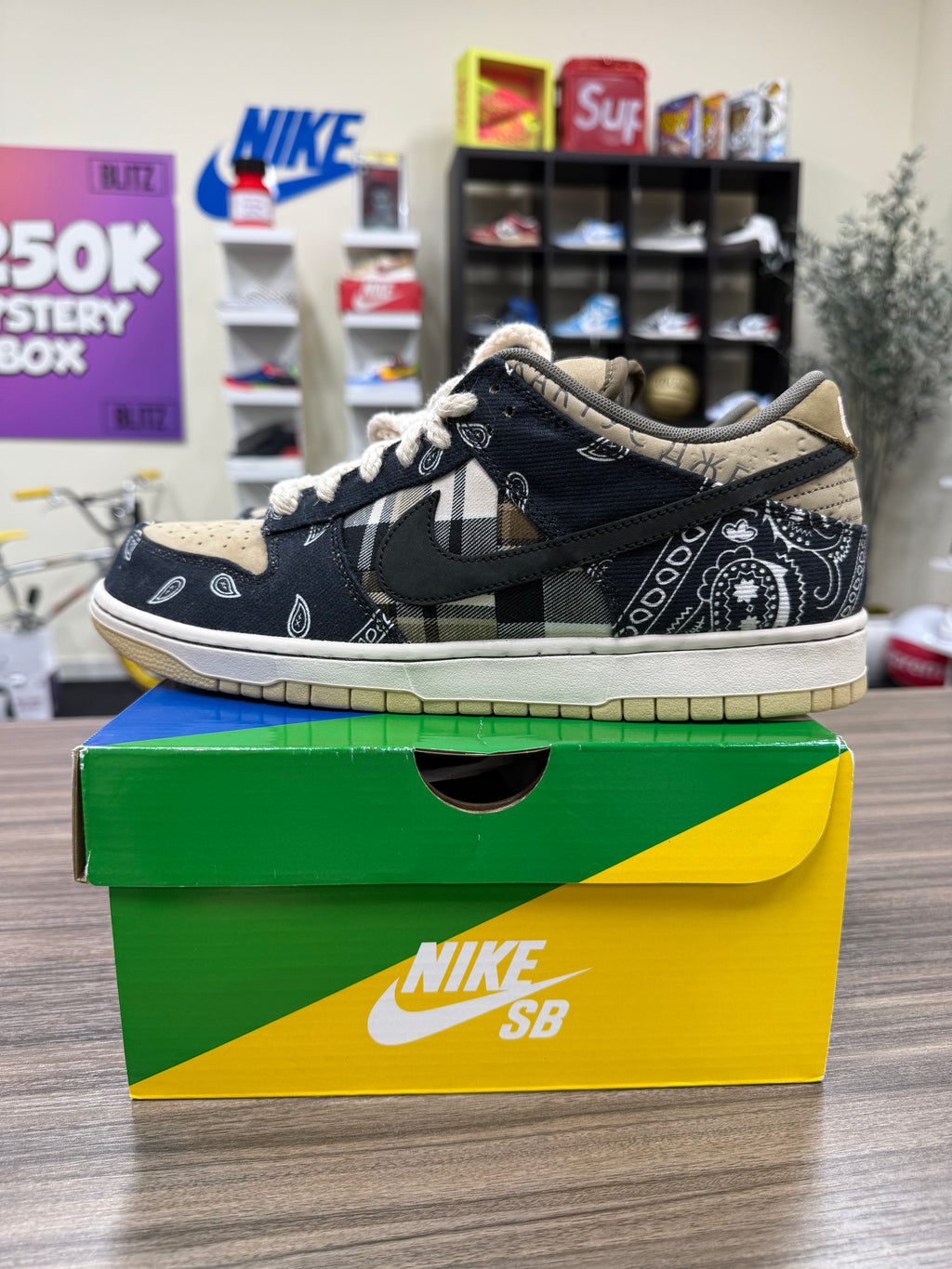 Nike SB Dunk Low Travis Scott Sz 11