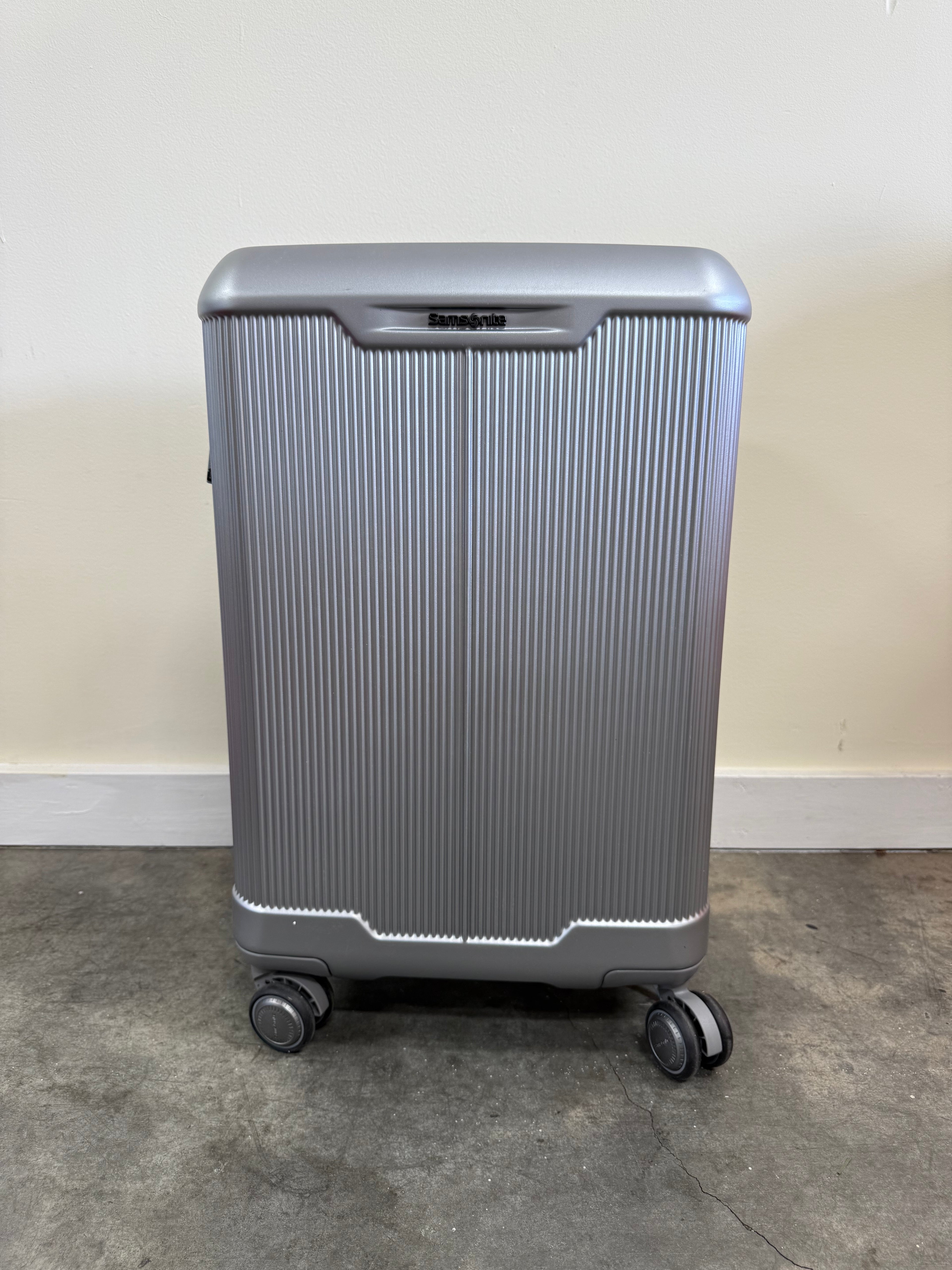 Samsonite Silhouette 17 Expandable Hardside Carry On Aluminum Silver