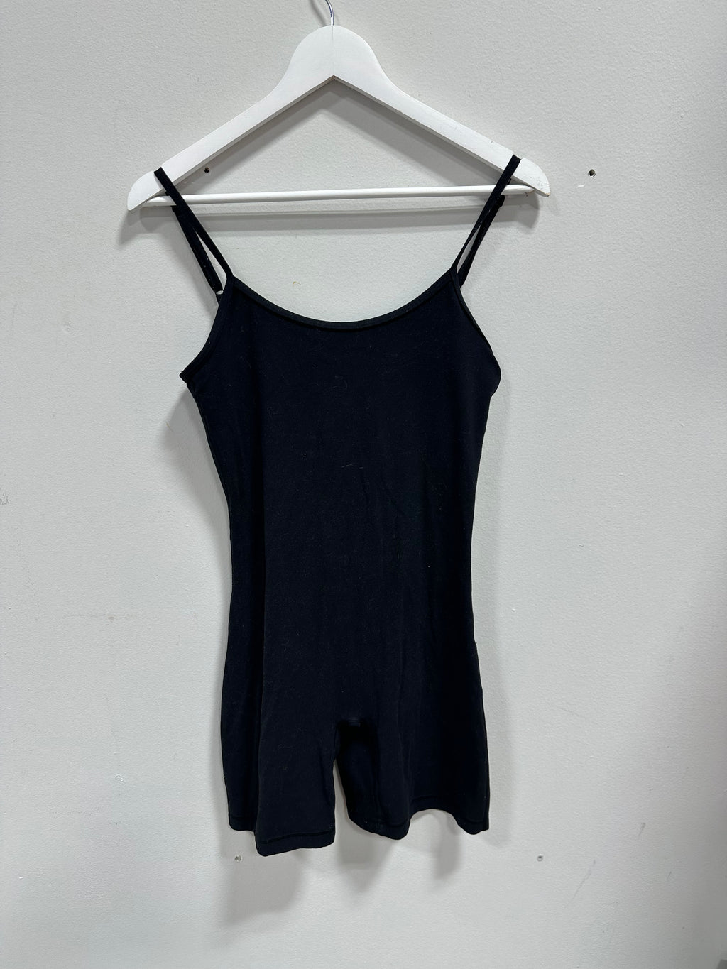 Aritzia TnAction TnaBUTTER New Rhythm Scoop Neck Short Romper - Black - Size M