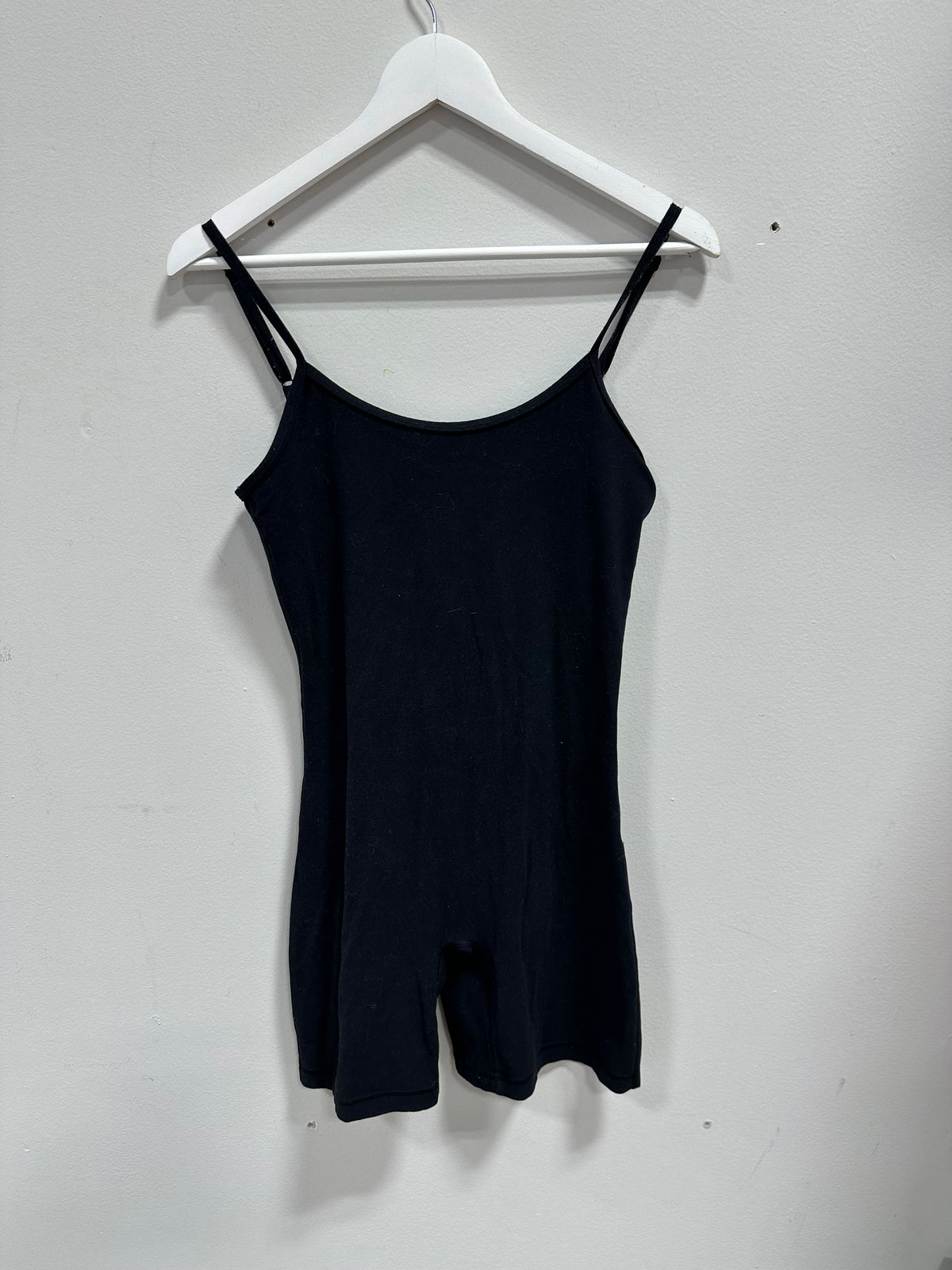 Aritzia TnAction TnaBUTTER New Rhythm Scoop Neck Short Romper - Black - Size M