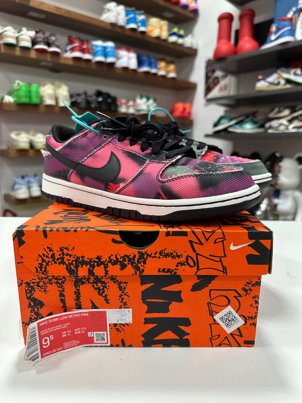 Nike Dunk Low Graffiti Sz 9.5