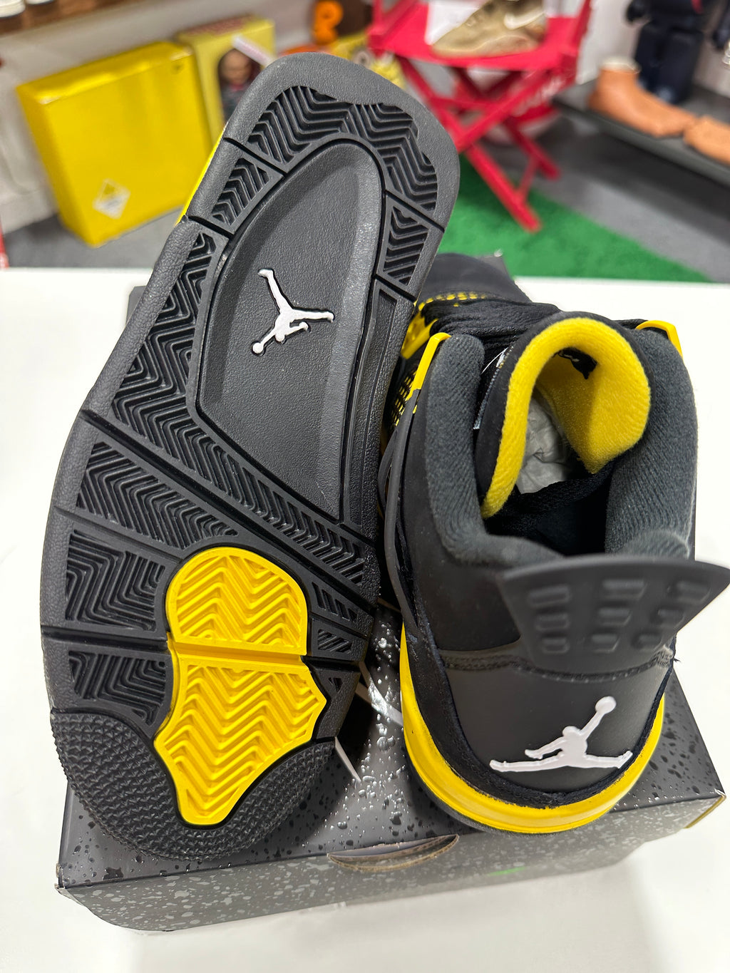 Jordan 4 Thunder Sz 4.5y