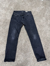 Load image into Gallery viewer, Todd Snyder New York Sz 33x32 Skinny Jeans
