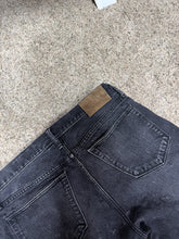 Load image into Gallery viewer, Todd Snyder New York Sz 33x32 Skinny Jeans
