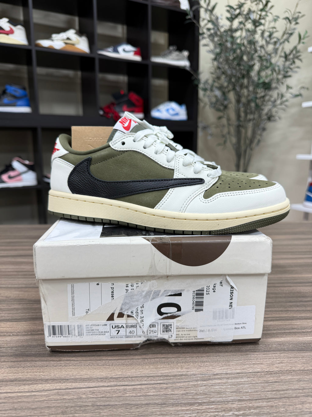 Jordan 1 Retro Low OG SP Travis Scott Medium Olive Sz 7M DAMAGED BOX