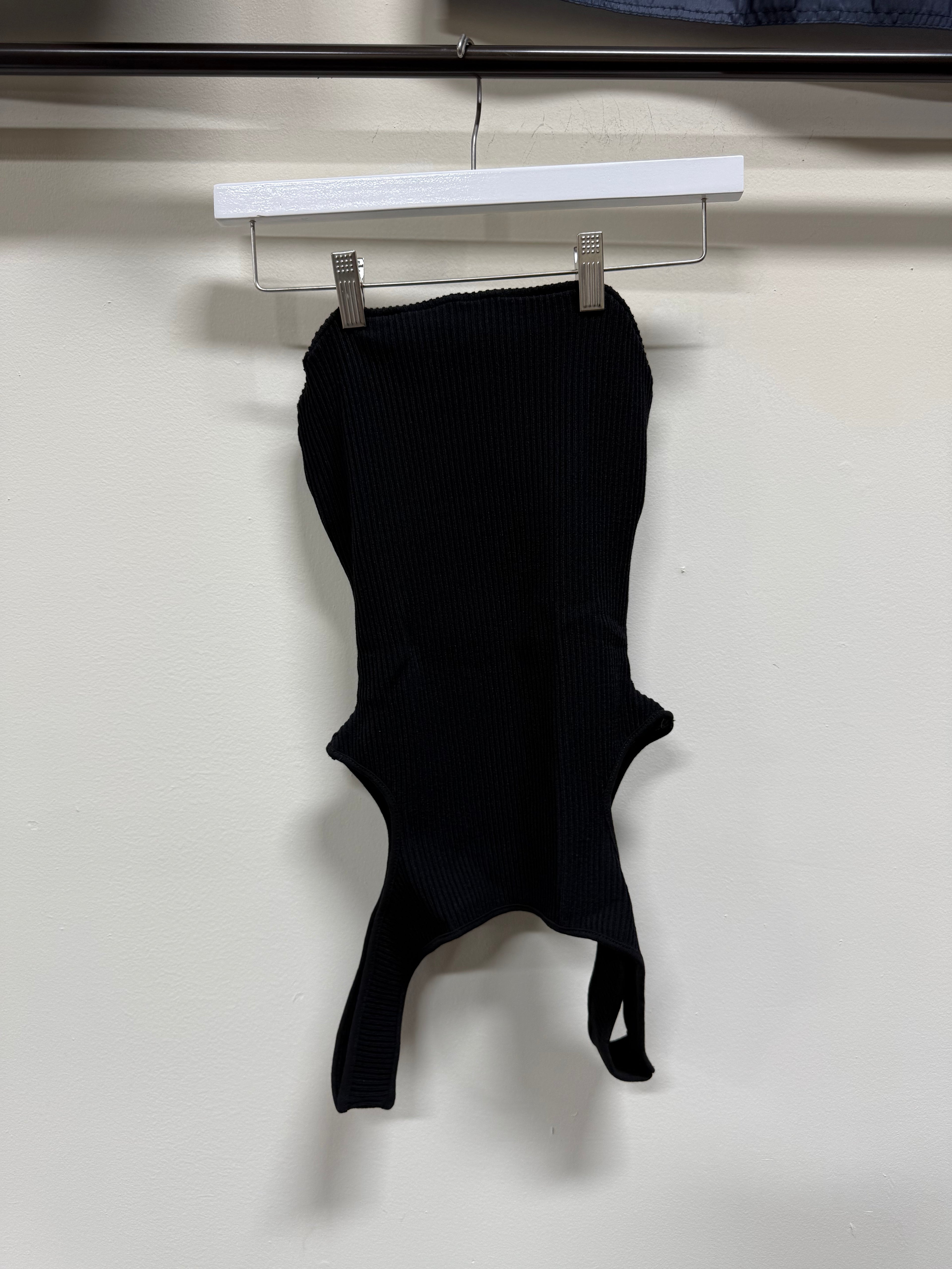 ANDREĀDAMO Black Rib Beanie