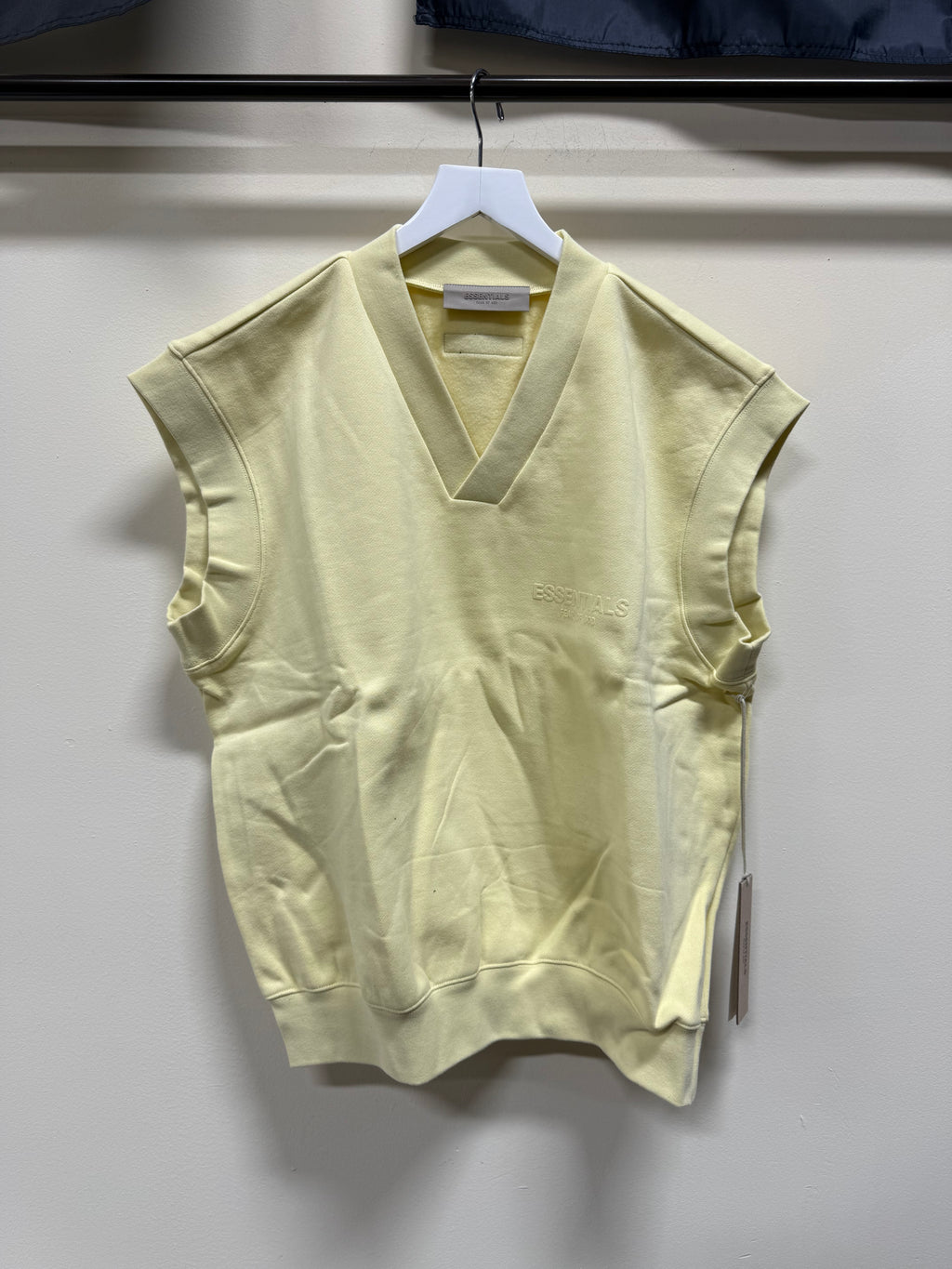 FEAR OF GOD ESSENTIALS Yellow V-Neck Vest Sz M