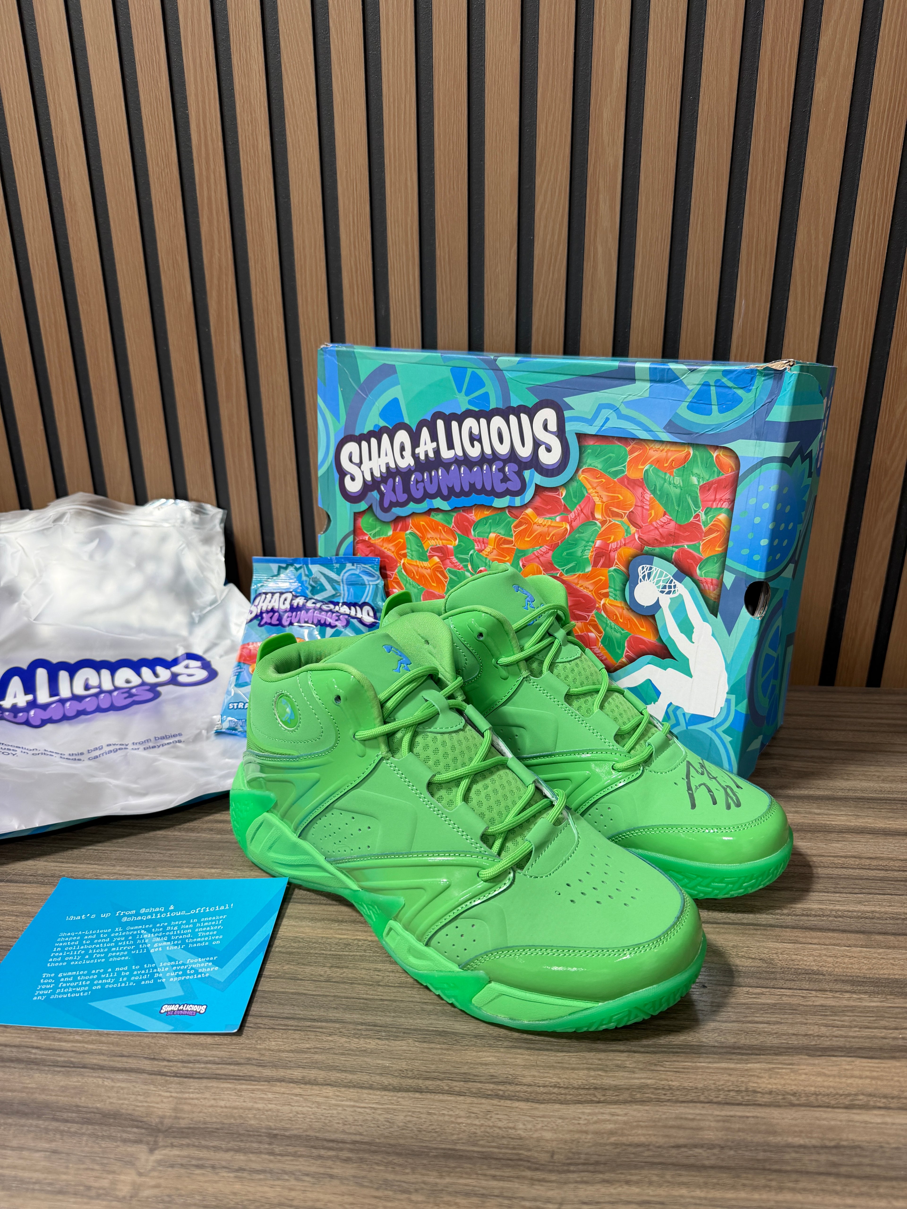 SIGNED Shaq Devastator Shaq-a-Licious XL Gummies Sz 11