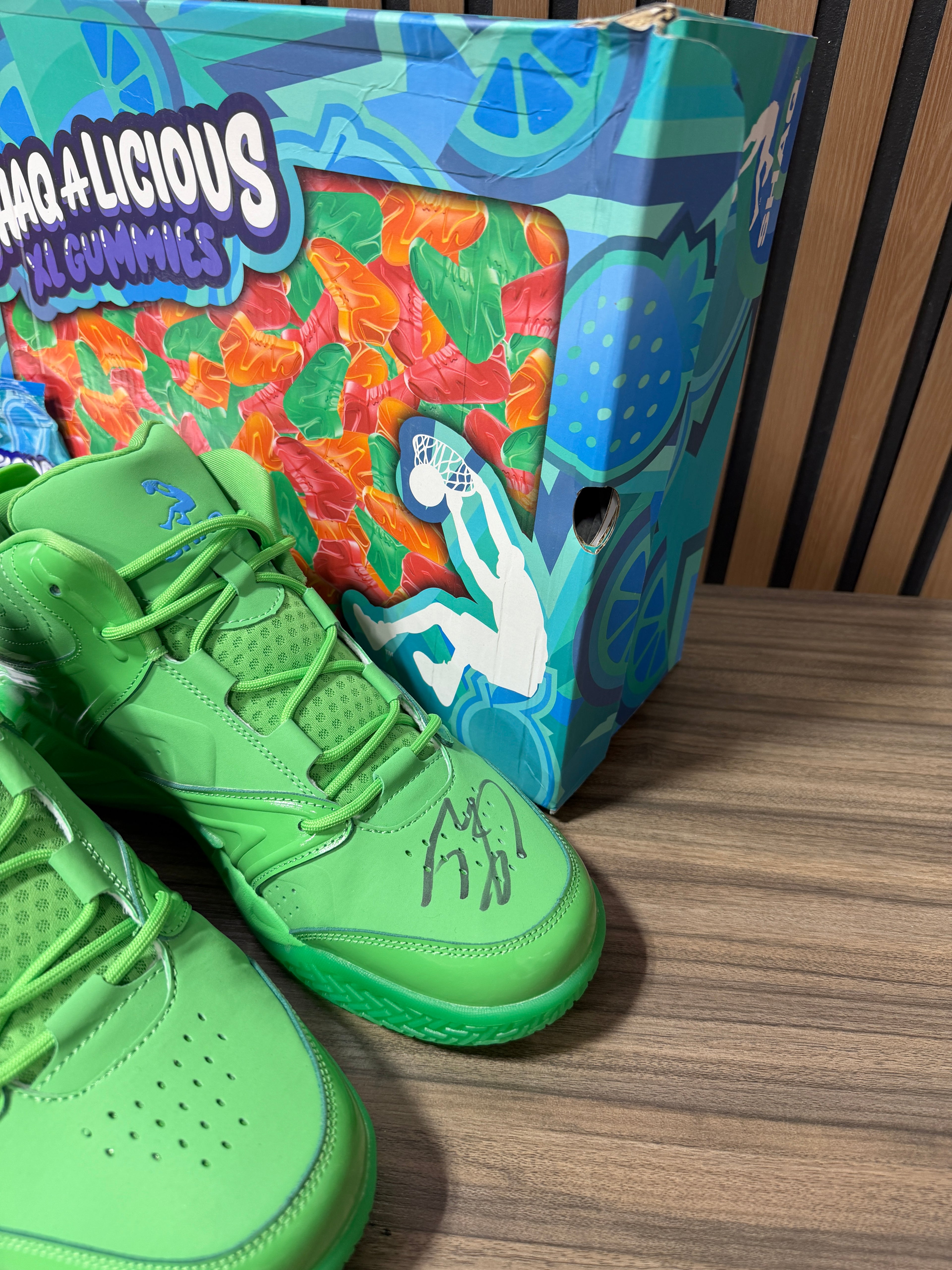 SIGNED Shaq Devastator Shaq-a-Licious XL Gummies Sz 11
