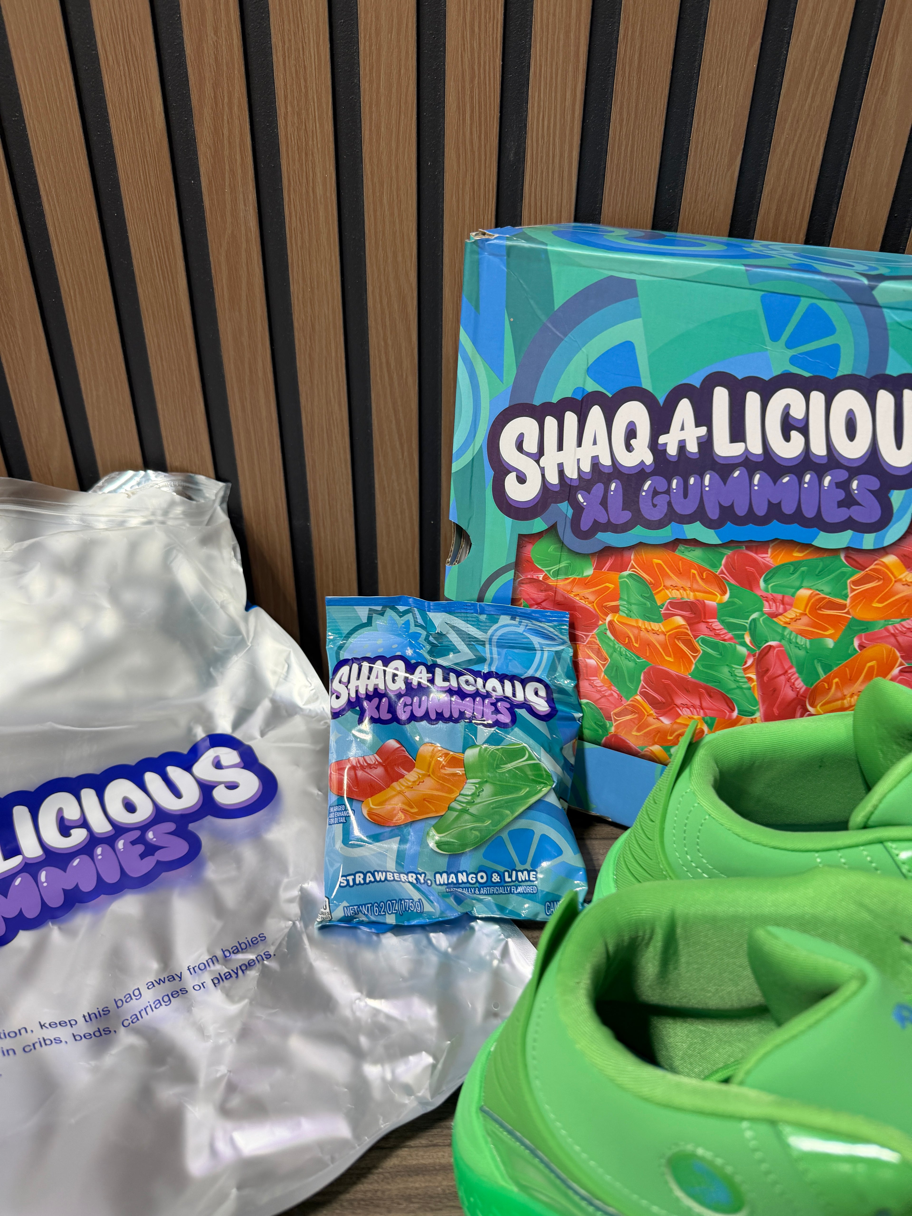 SIGNED Shaq Devastator Shaq-a-Licious XL Gummies Sz 11