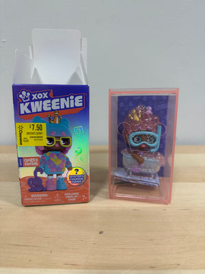 XOX Kweenie Quirky Kweens Series Premium Figurine – "Kween of Me Time"