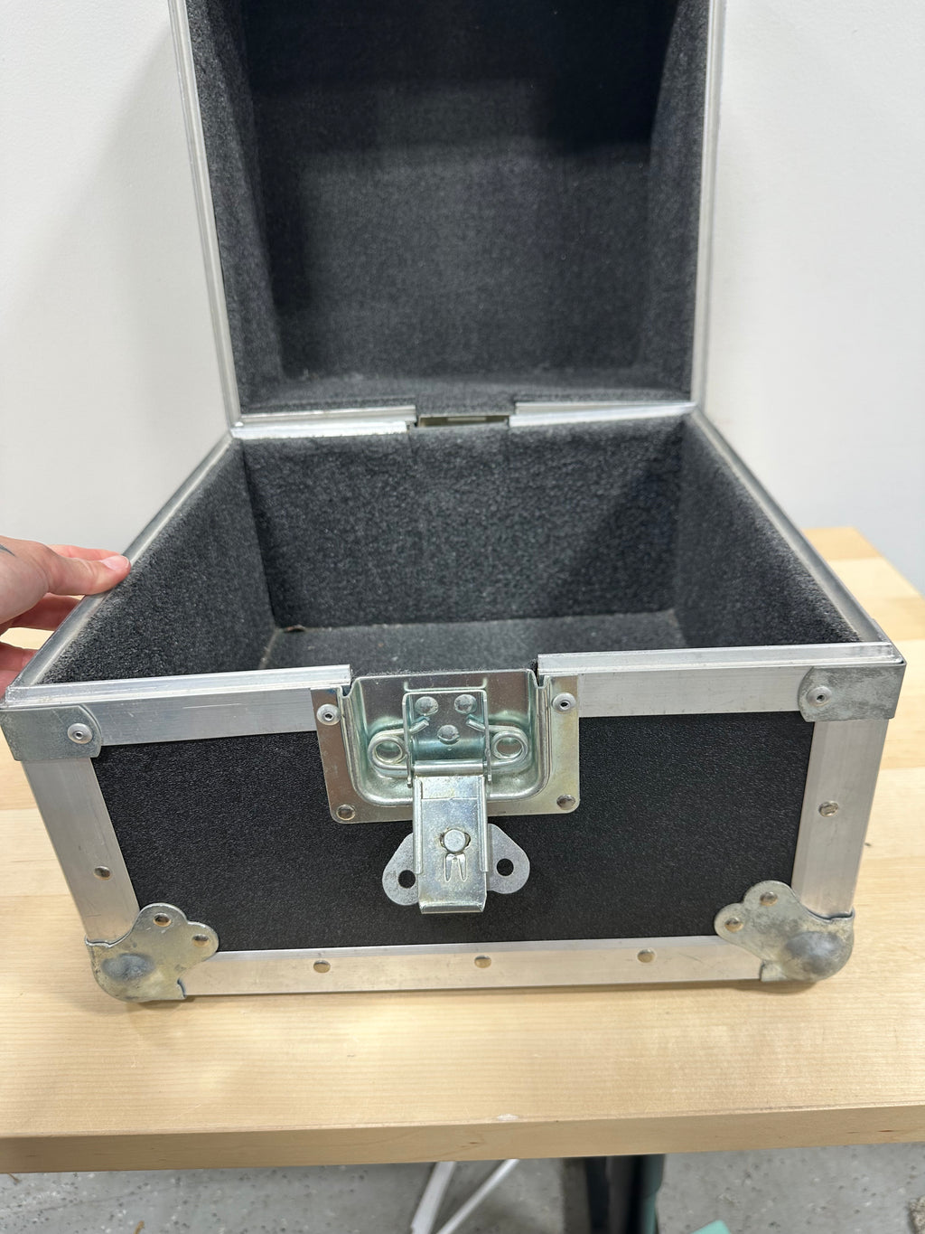 AZ-IZ Flight Road Case – Square Foam-Lined Utility Trunk