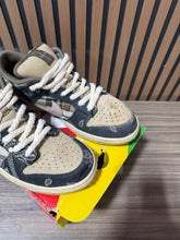 Load image into Gallery viewer, Travis Scott x Nike Dunk Low SB 'Cactus Jack' Sz 10 SEE PICS
