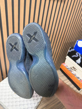 Load image into Gallery viewer, Kobe X Fade To Black Sz 12
