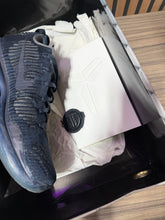 Load image into Gallery viewer, Kobe X Fade To Black Sz 12
