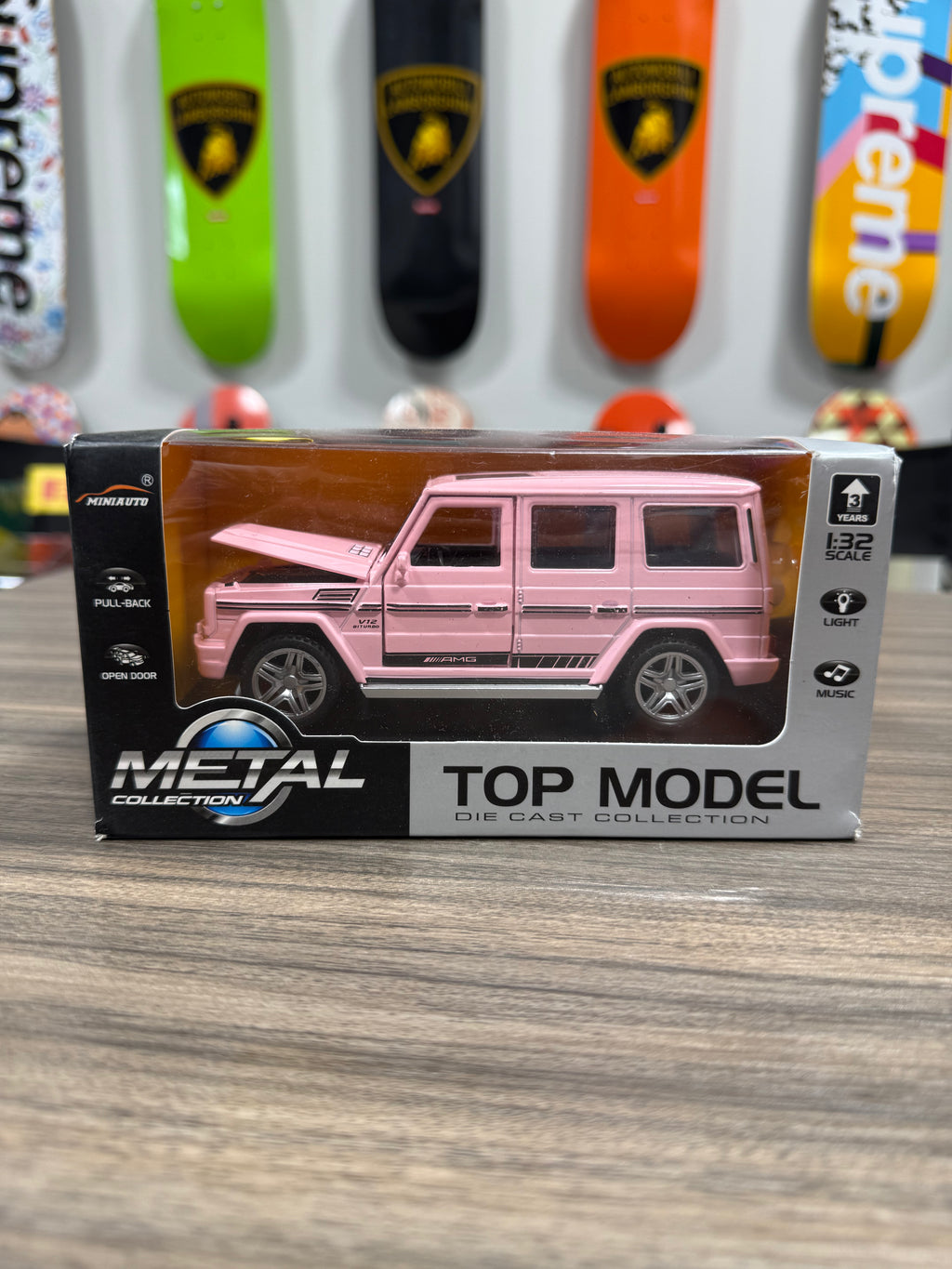 iLooboo Alloy Collectible Pink Benz G65 AMG